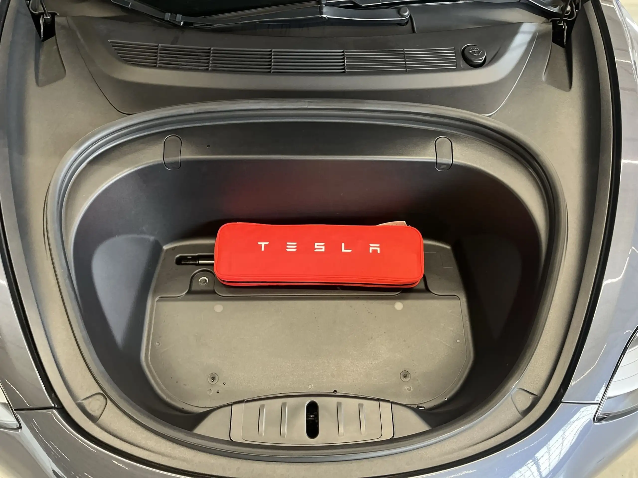 Tesla - Model 3