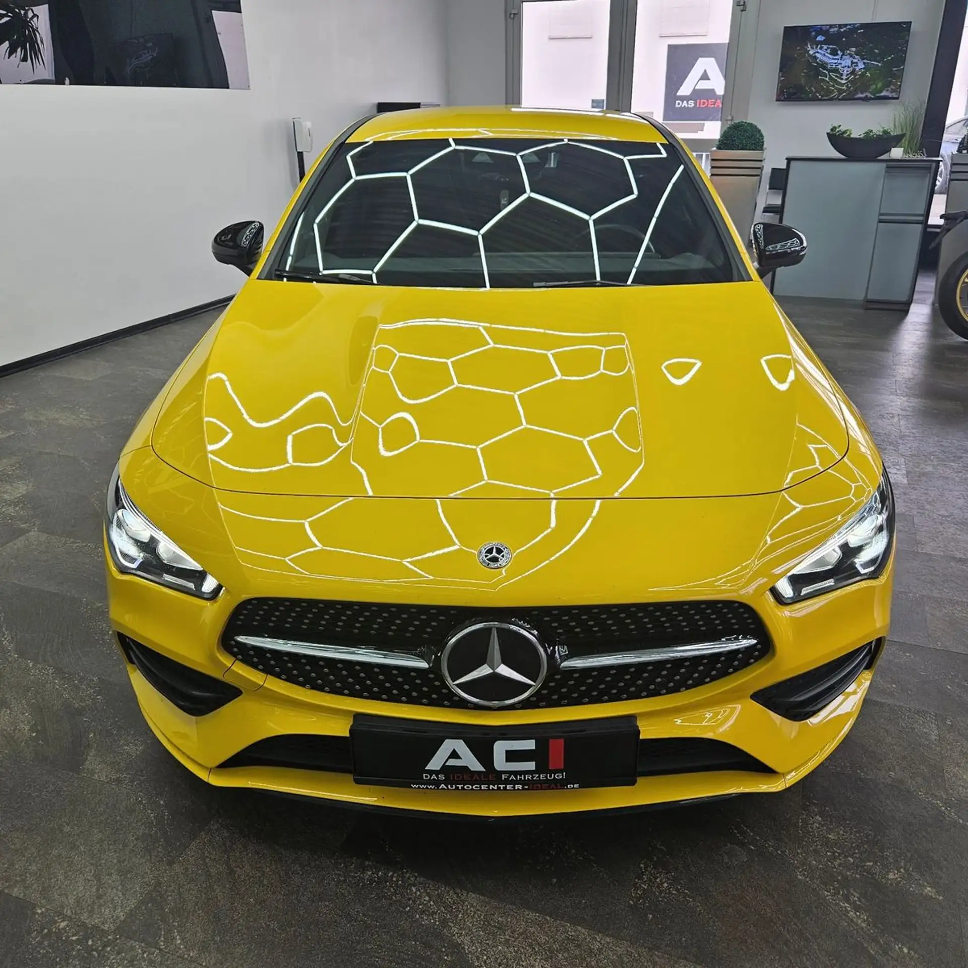 Mercedes-Benz - CLA 220