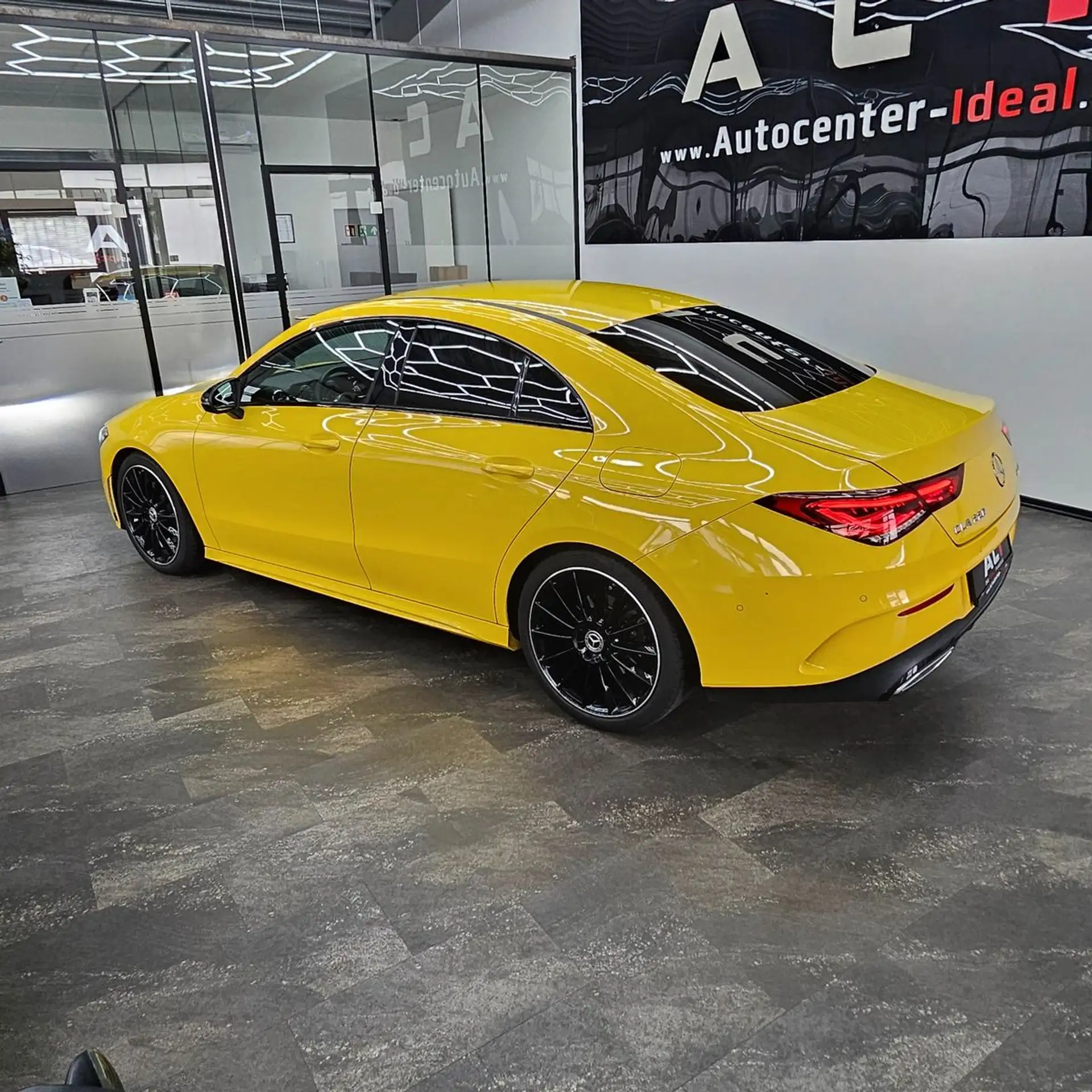 Mercedes-Benz - CLA 220