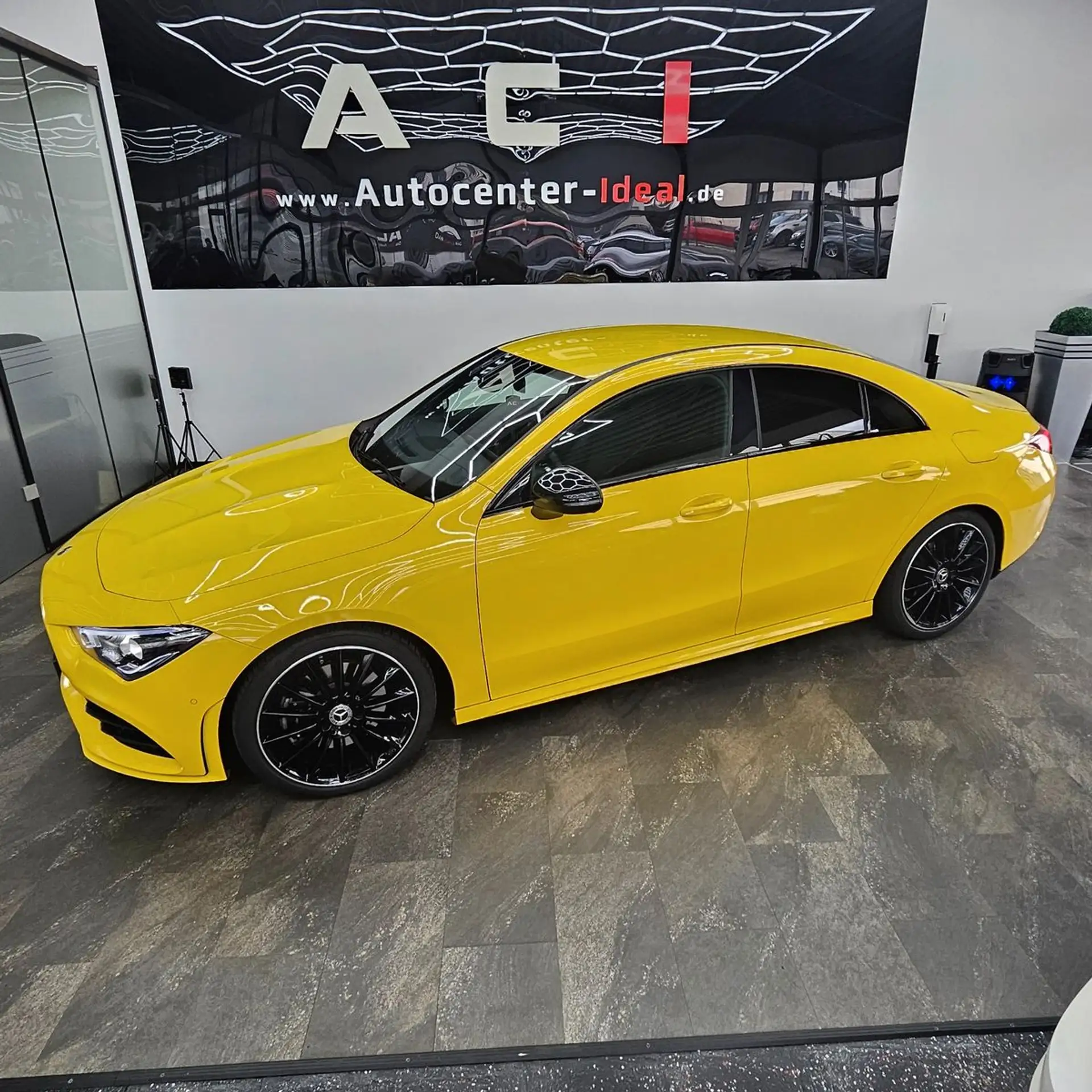 Mercedes-Benz - CLA 220