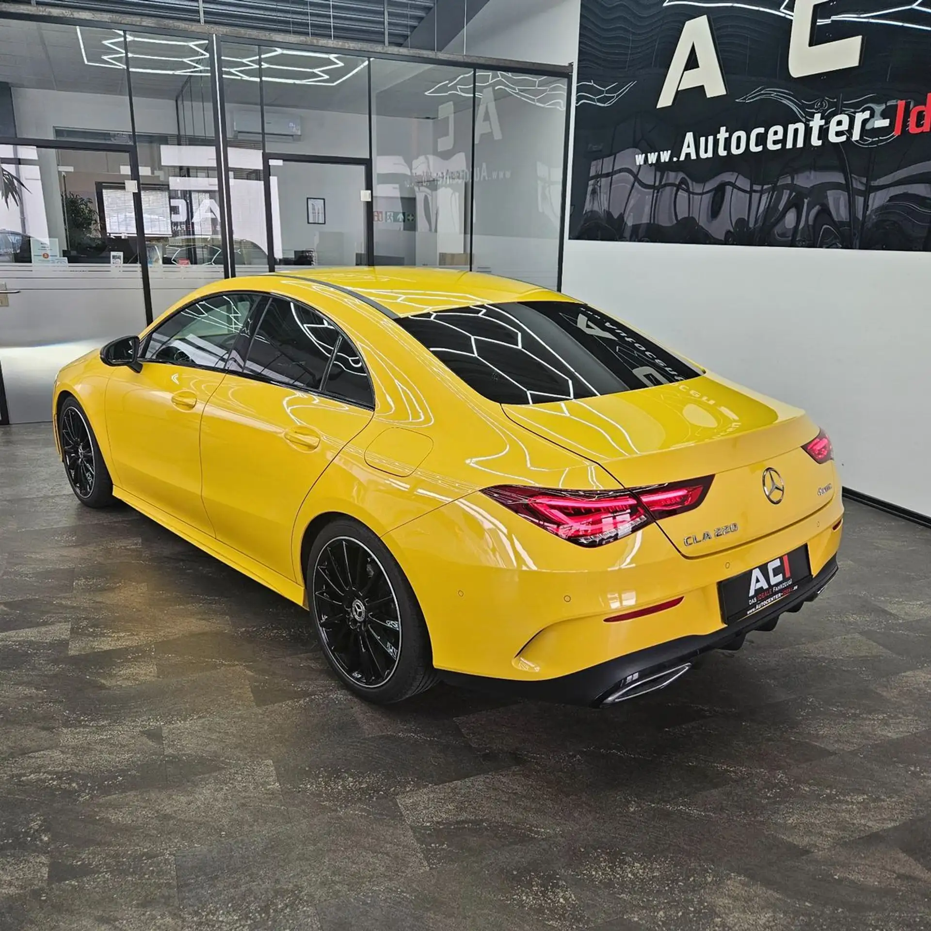 Mercedes-Benz - CLA 220