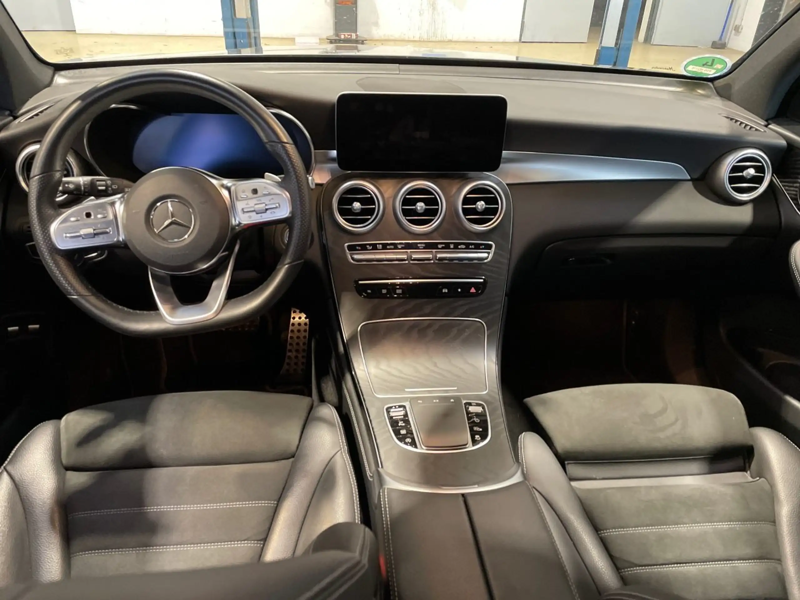 Mercedes-Benz - GLC 220