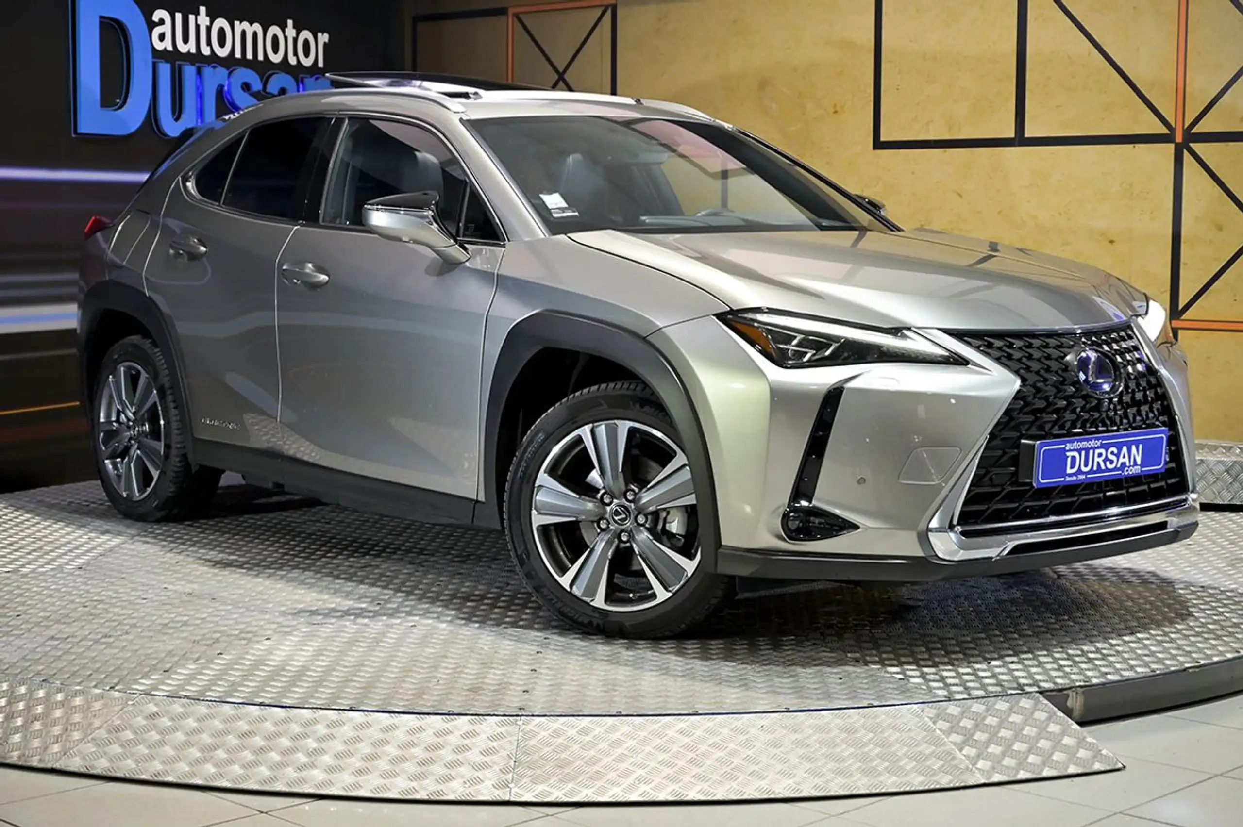 Lexus - UX 300e