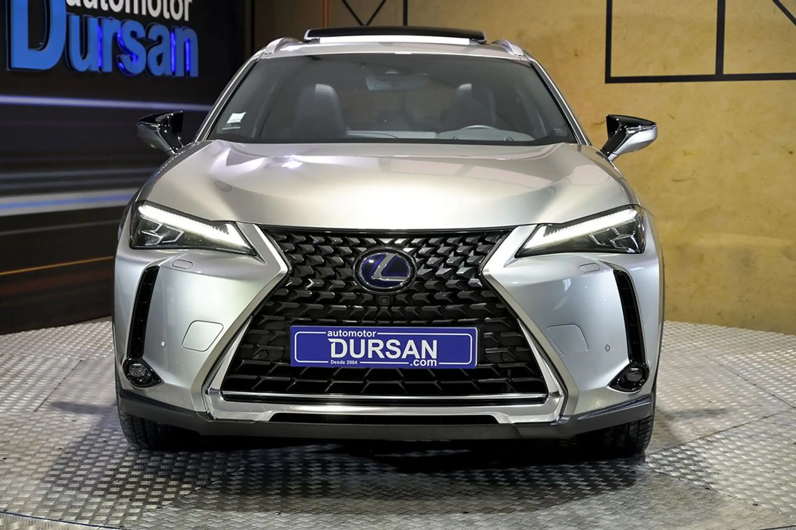 Lexus - UX 300e