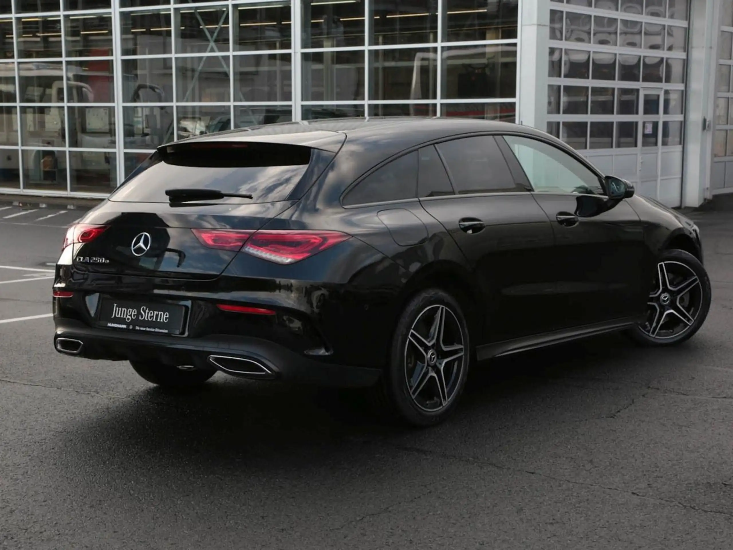 Mercedes-Benz - CLA 250