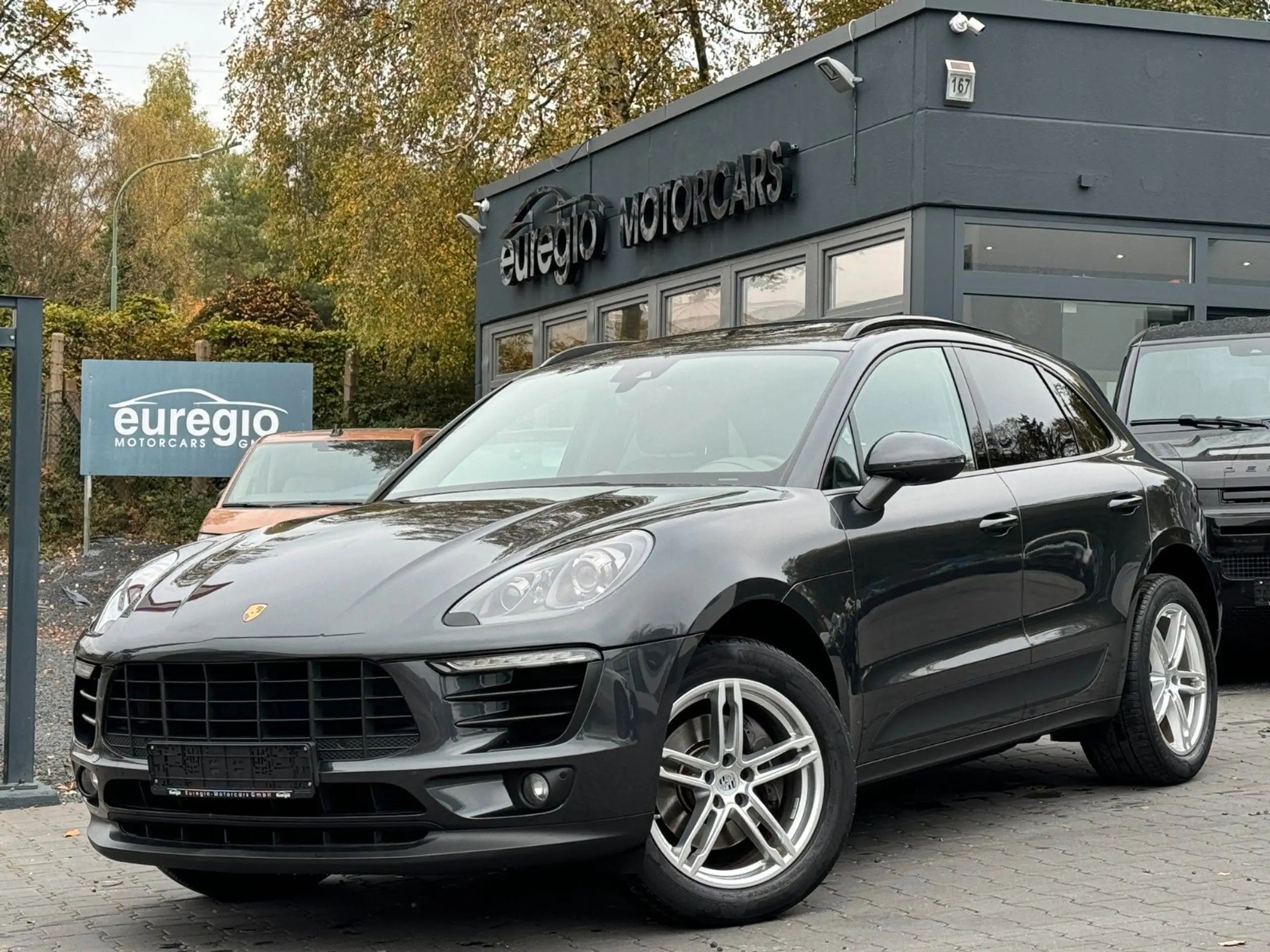 Porsche - Macan