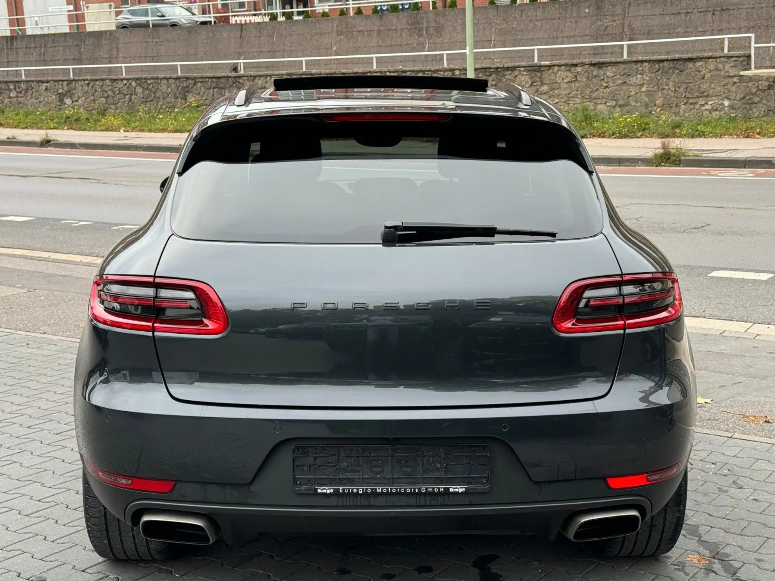 Porsche - Macan