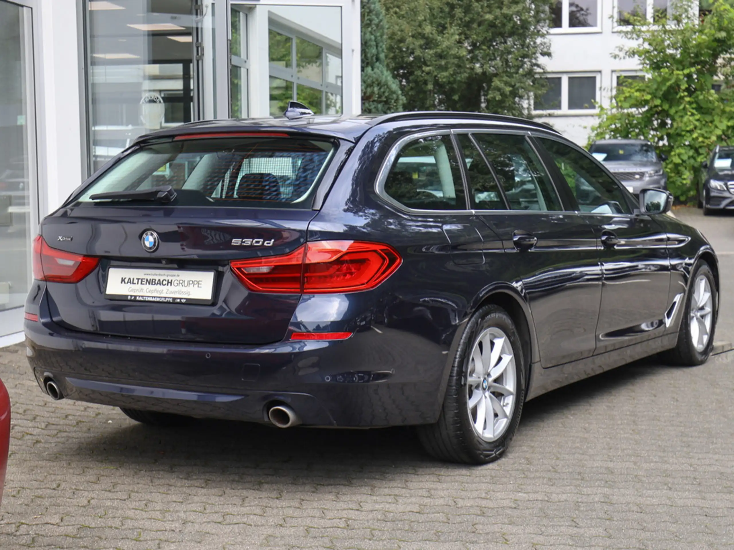 BMW - 530