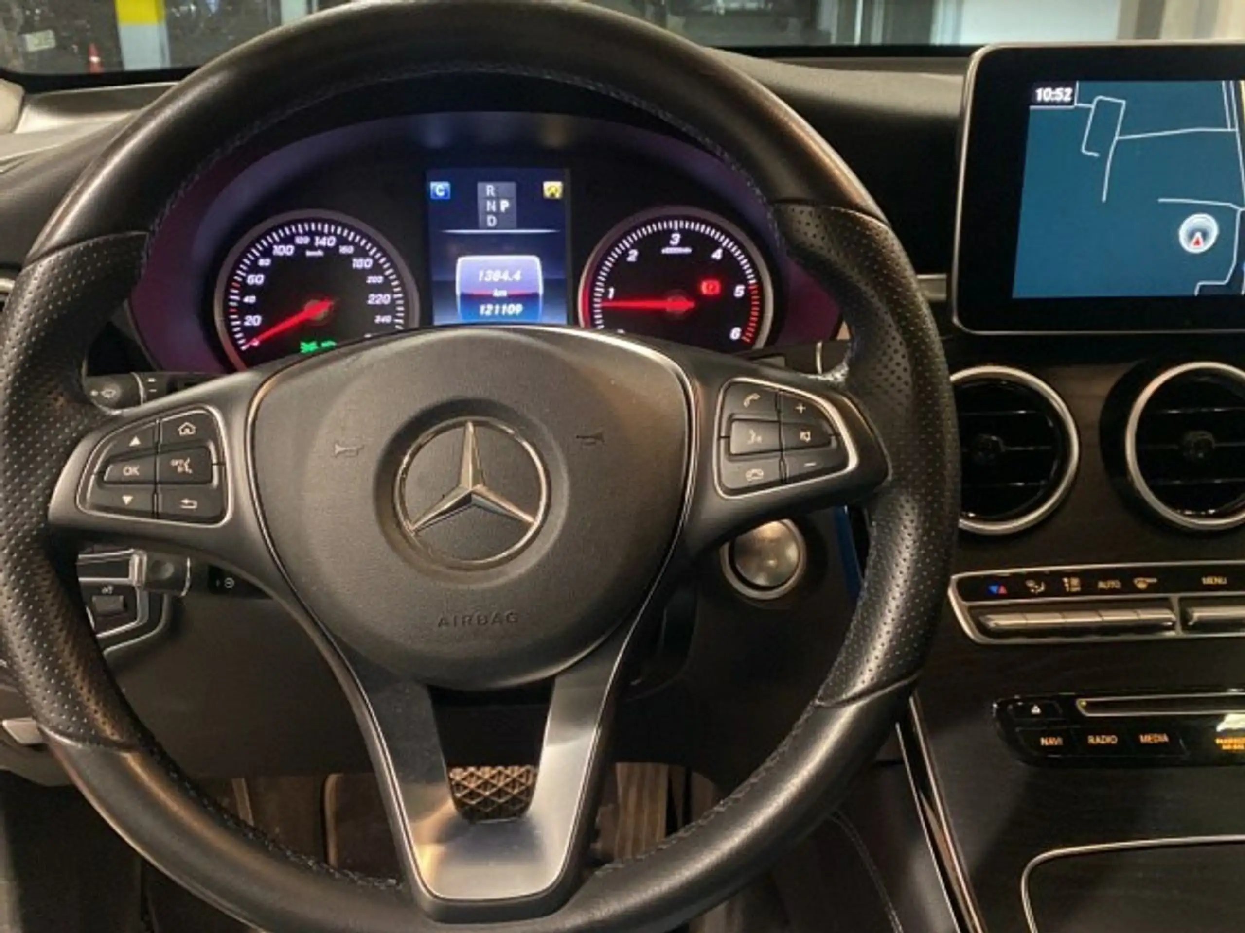 Mercedes-Benz - GLC 220