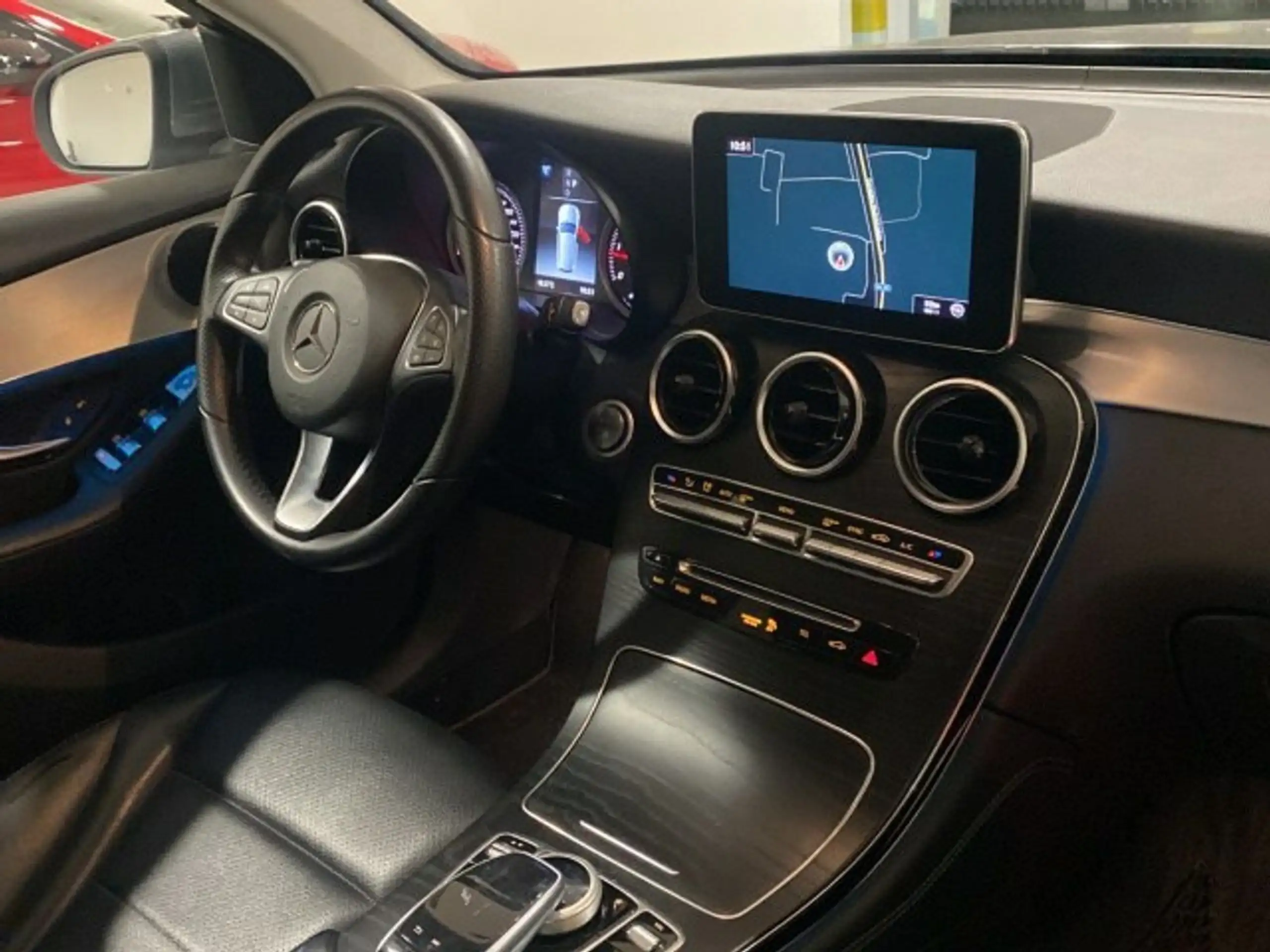 Mercedes-Benz - GLC 220