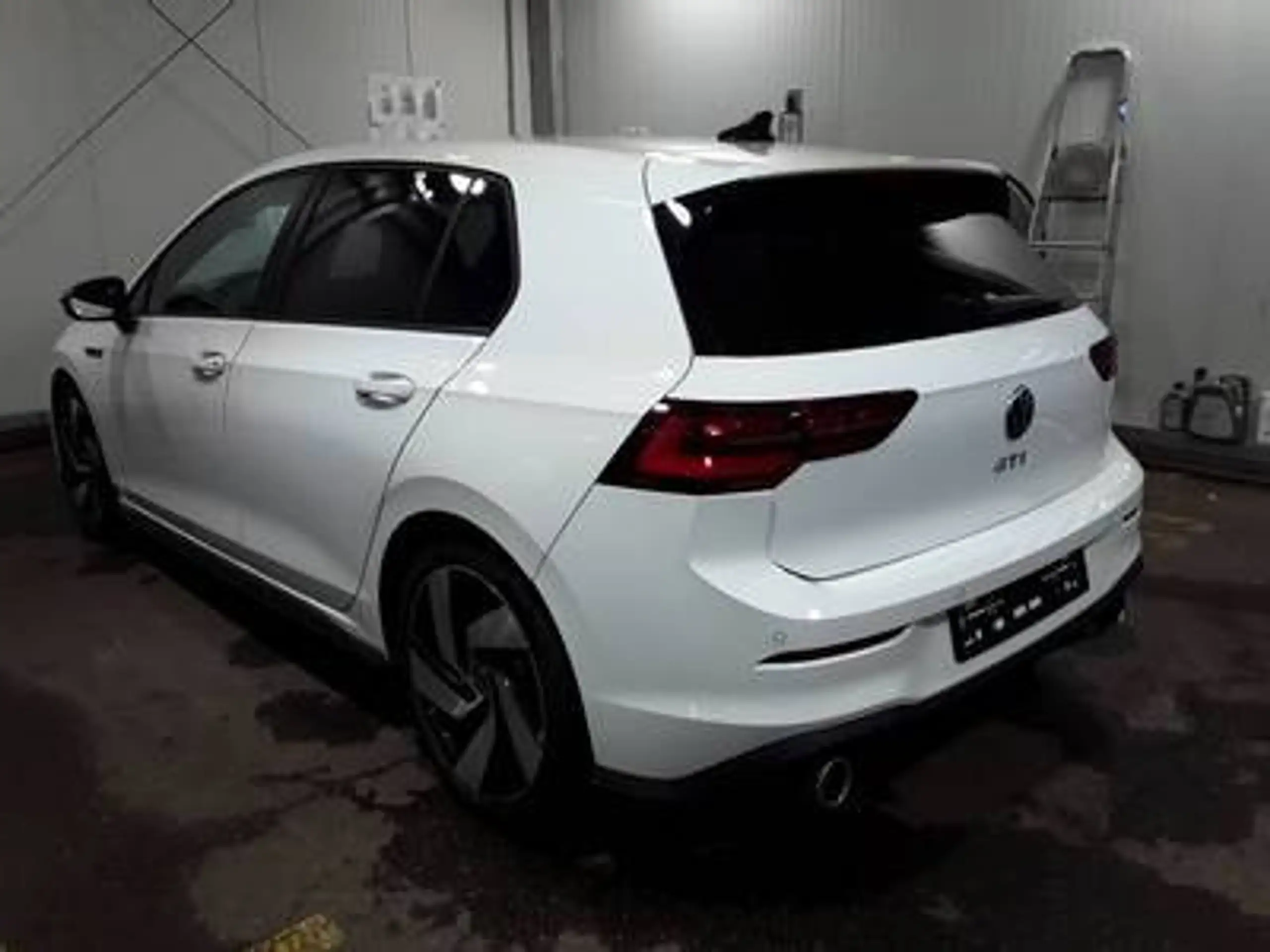 Volkswagen - Golf GTI