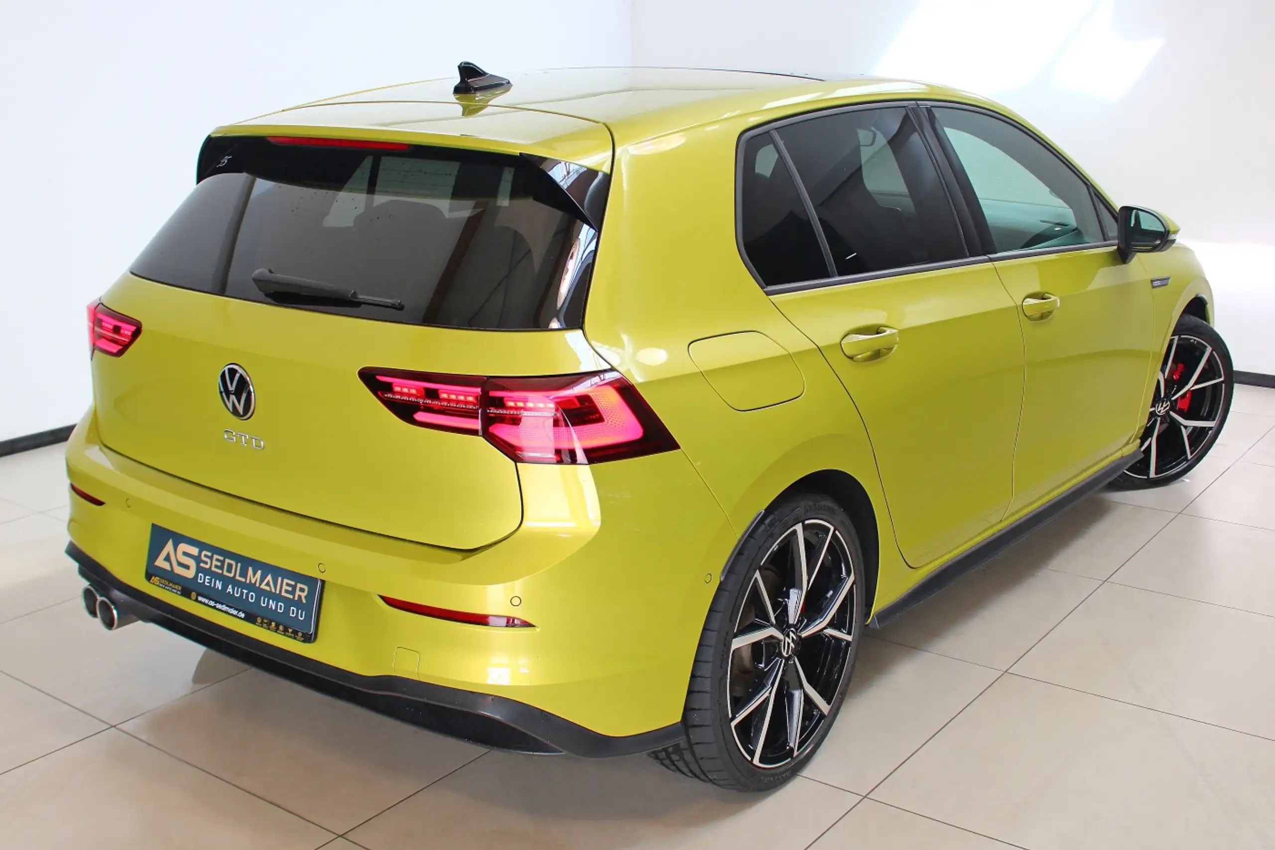 Volkswagen - Golf