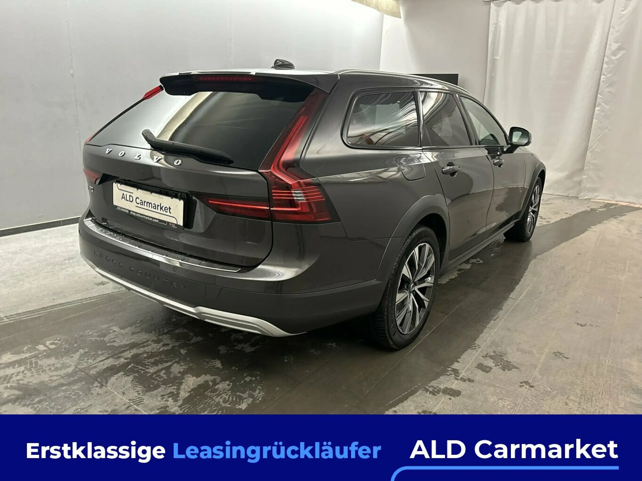 Volvo - V90 Cross Country