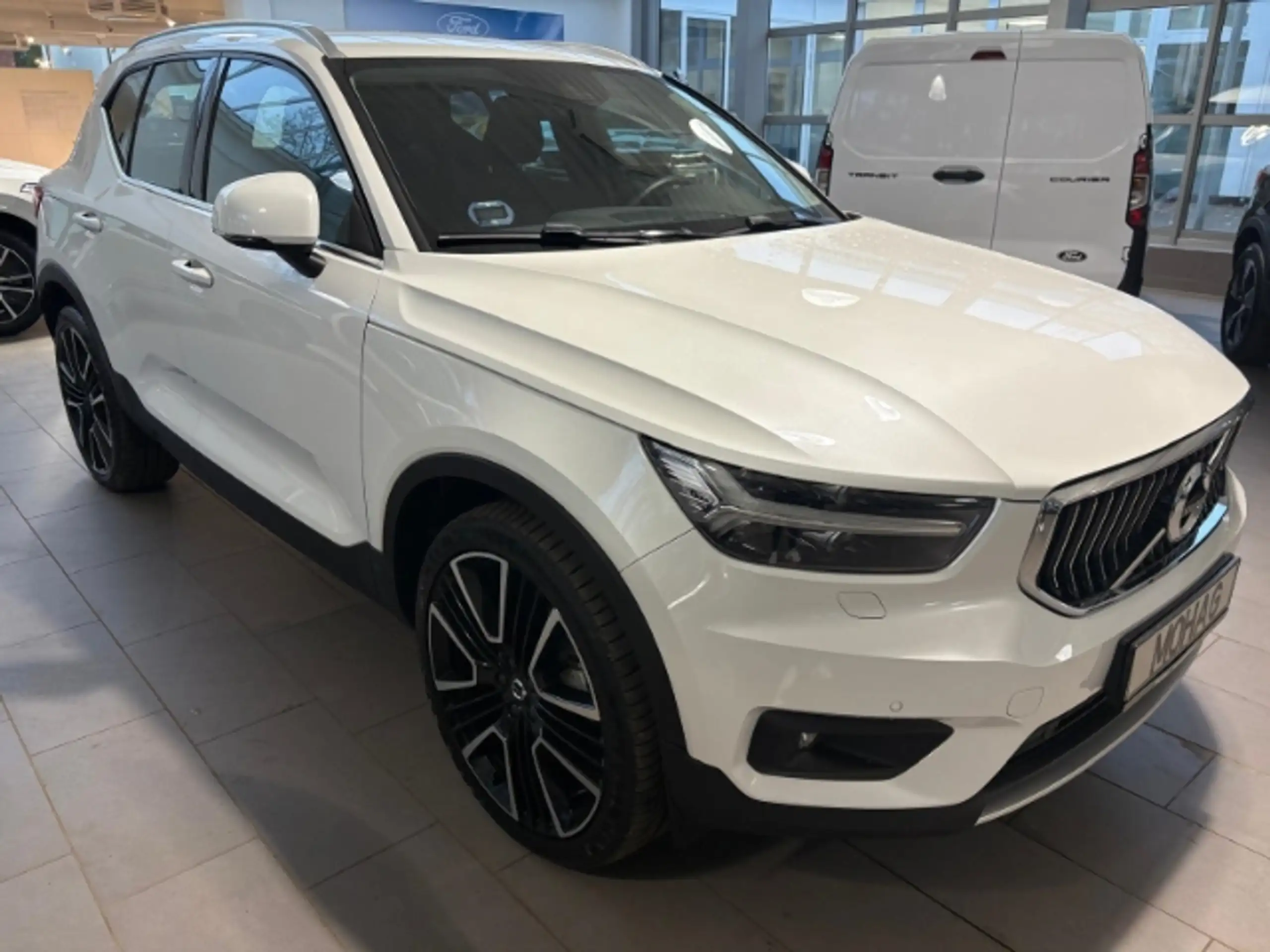 Volvo - XC40