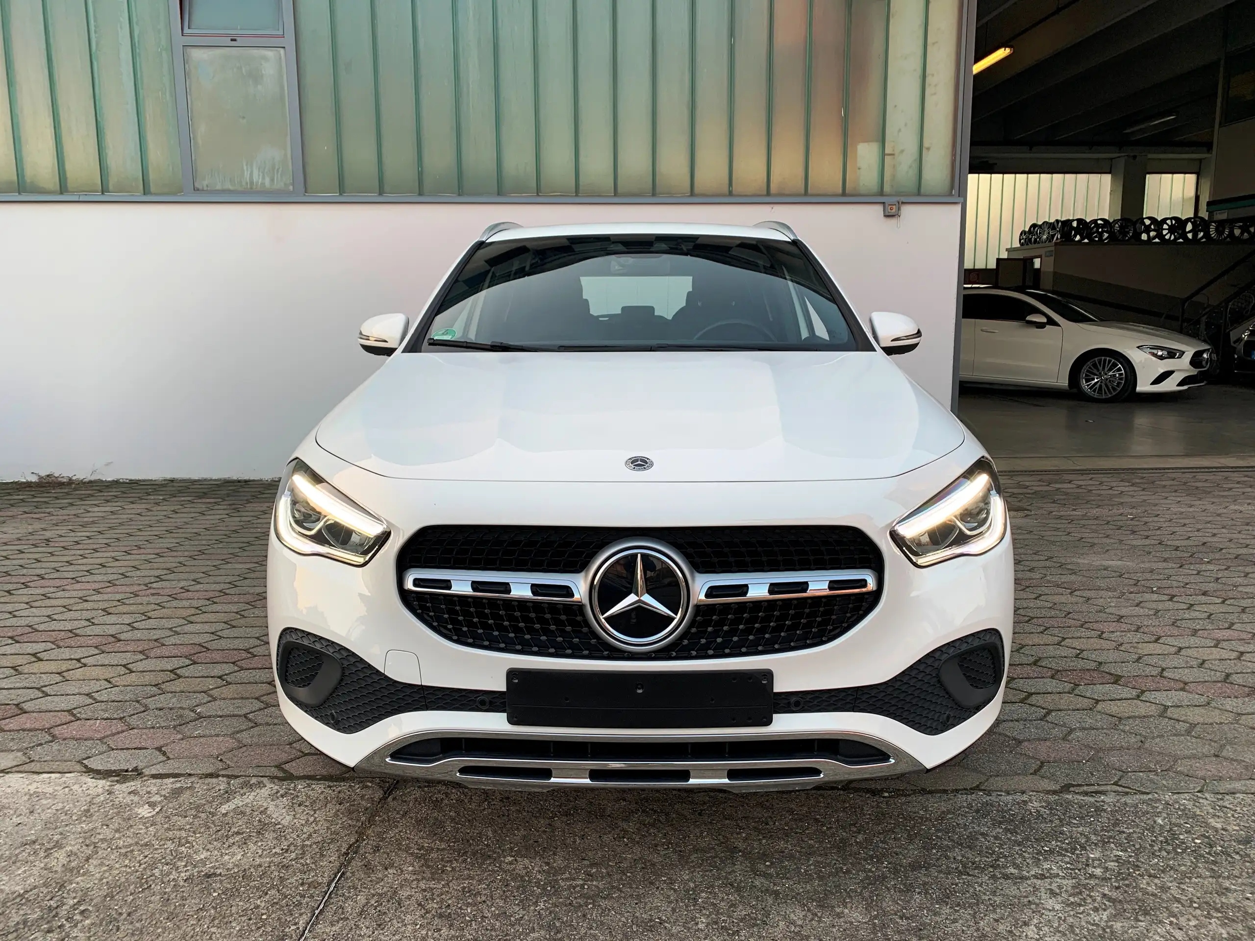 Mercedes-Benz - GLA 220