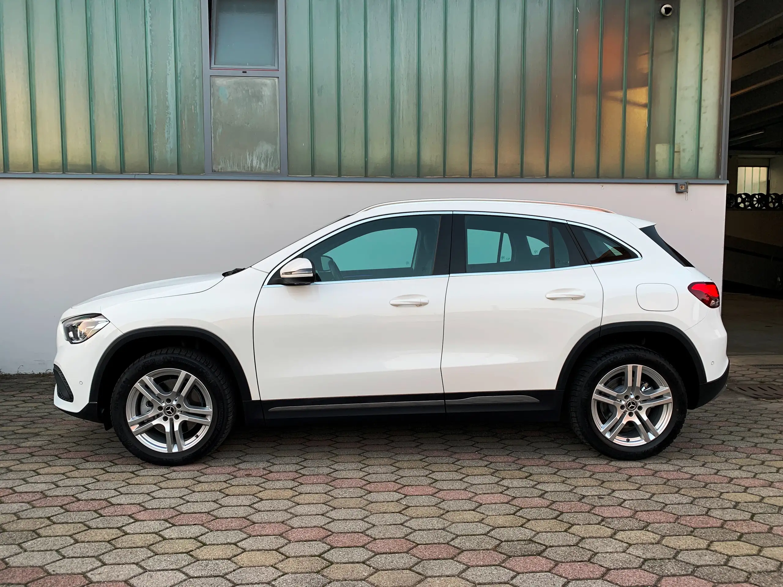 Mercedes-Benz - GLA 220