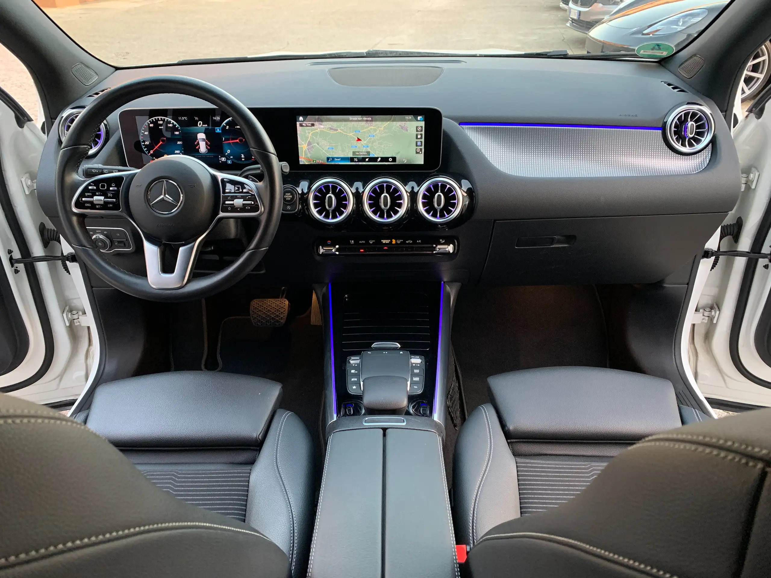 Mercedes-Benz - GLA 220