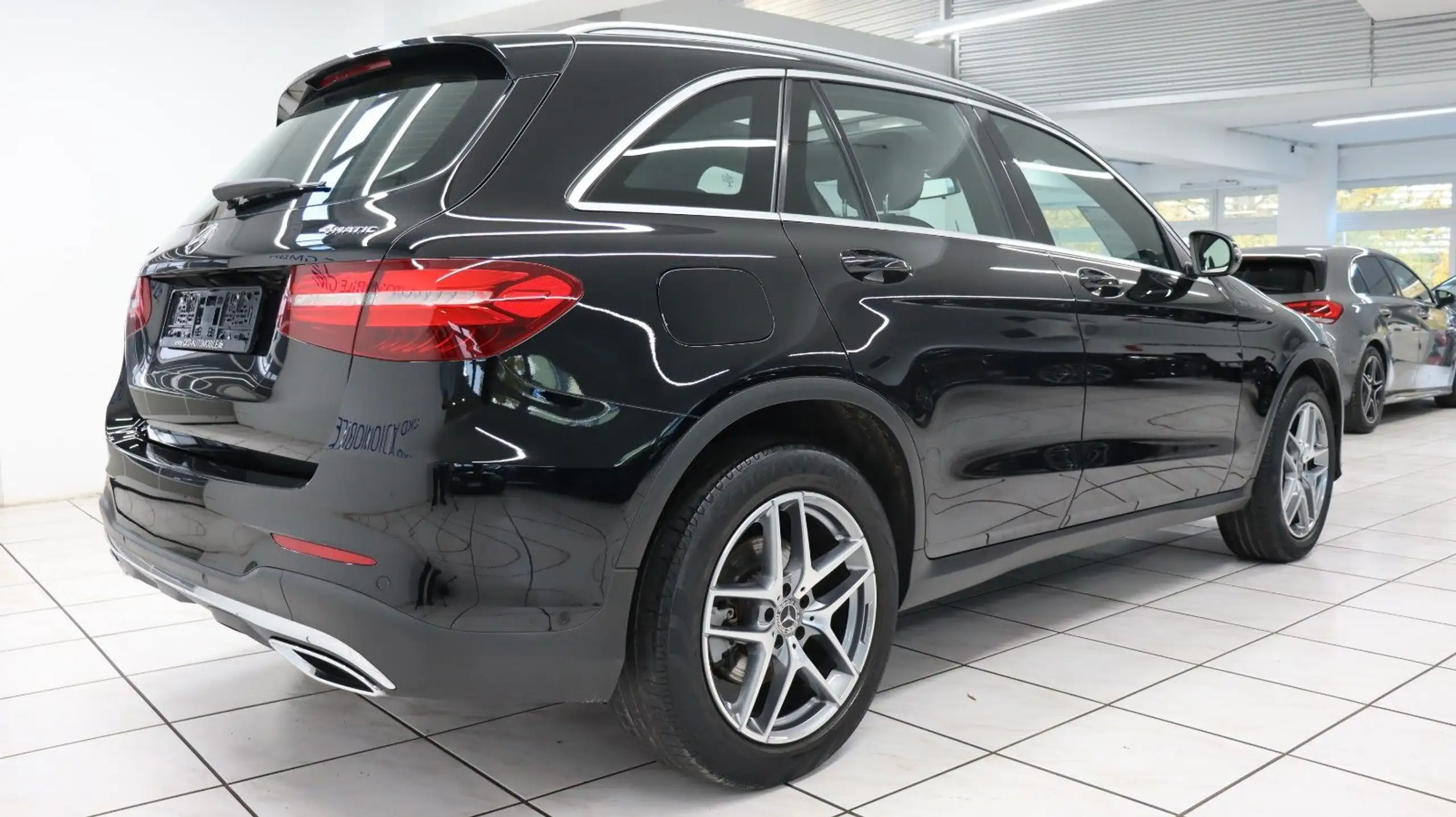 Mercedes-Benz - GLC 220