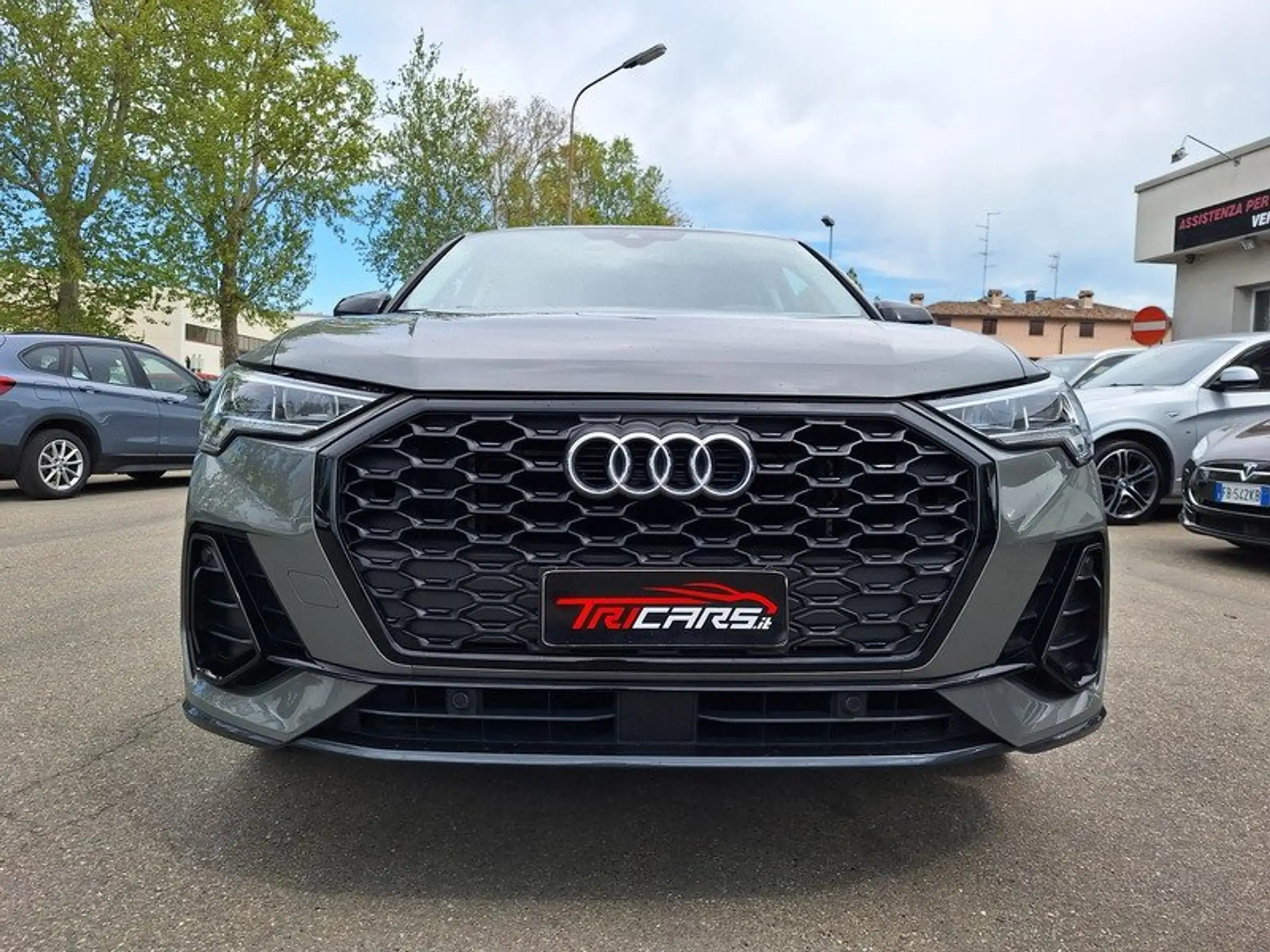 Audi - Q3