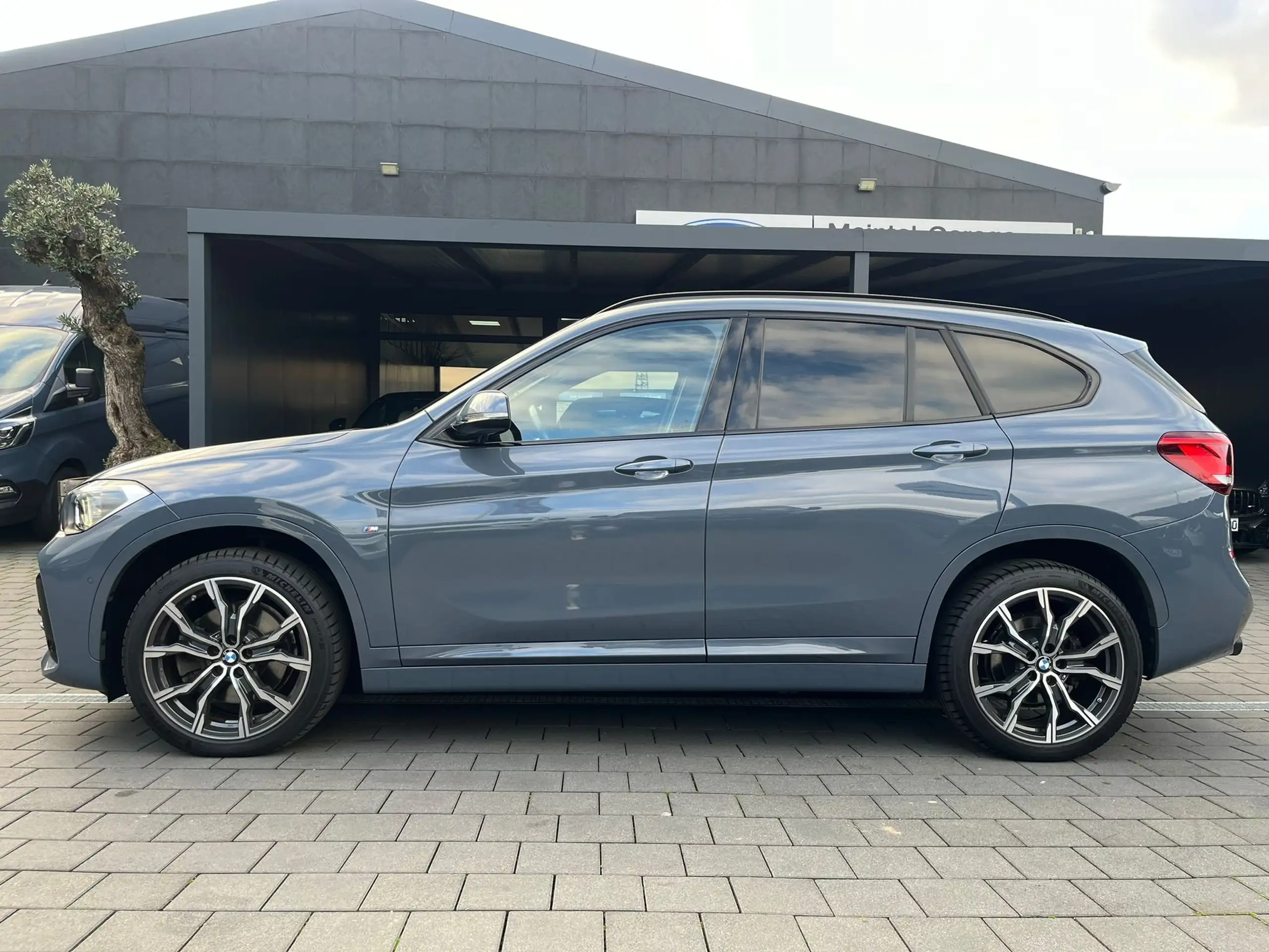 BMW - X1