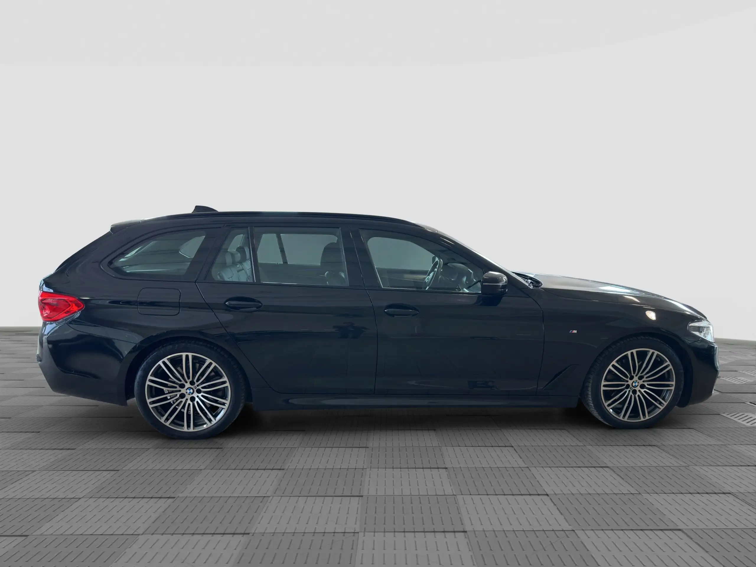 BMW - 520