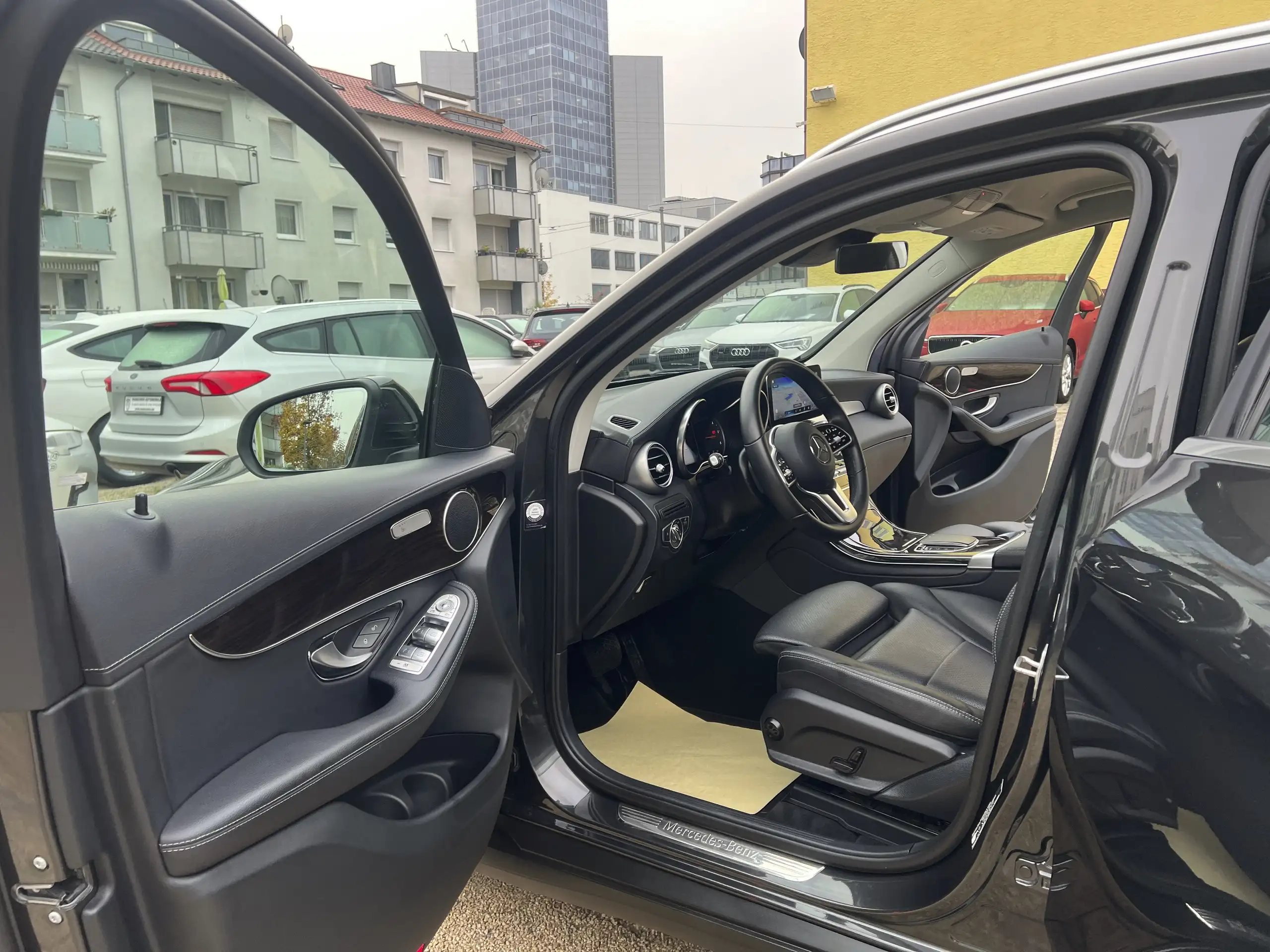 Mercedes-Benz - GLC 220