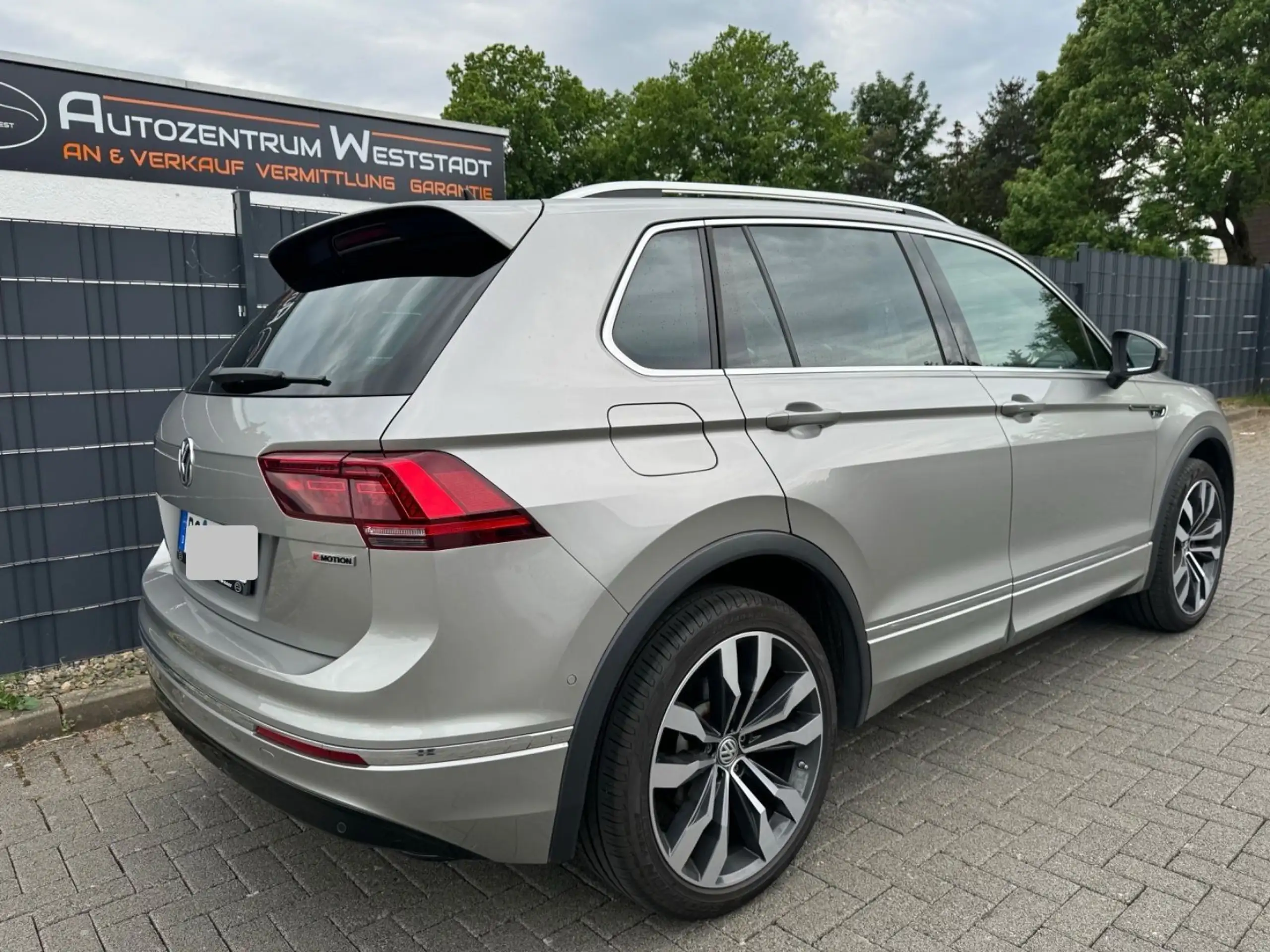 Volkswagen - Tiguan