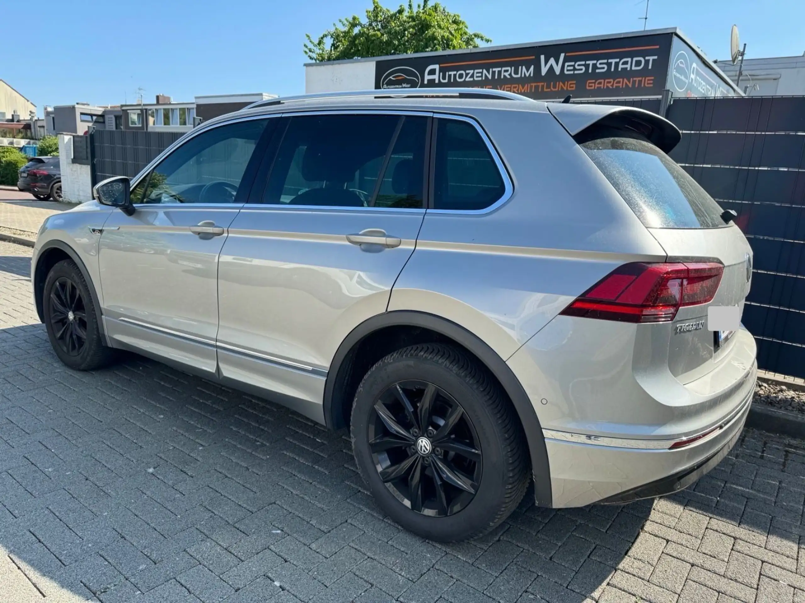 Volkswagen - Tiguan