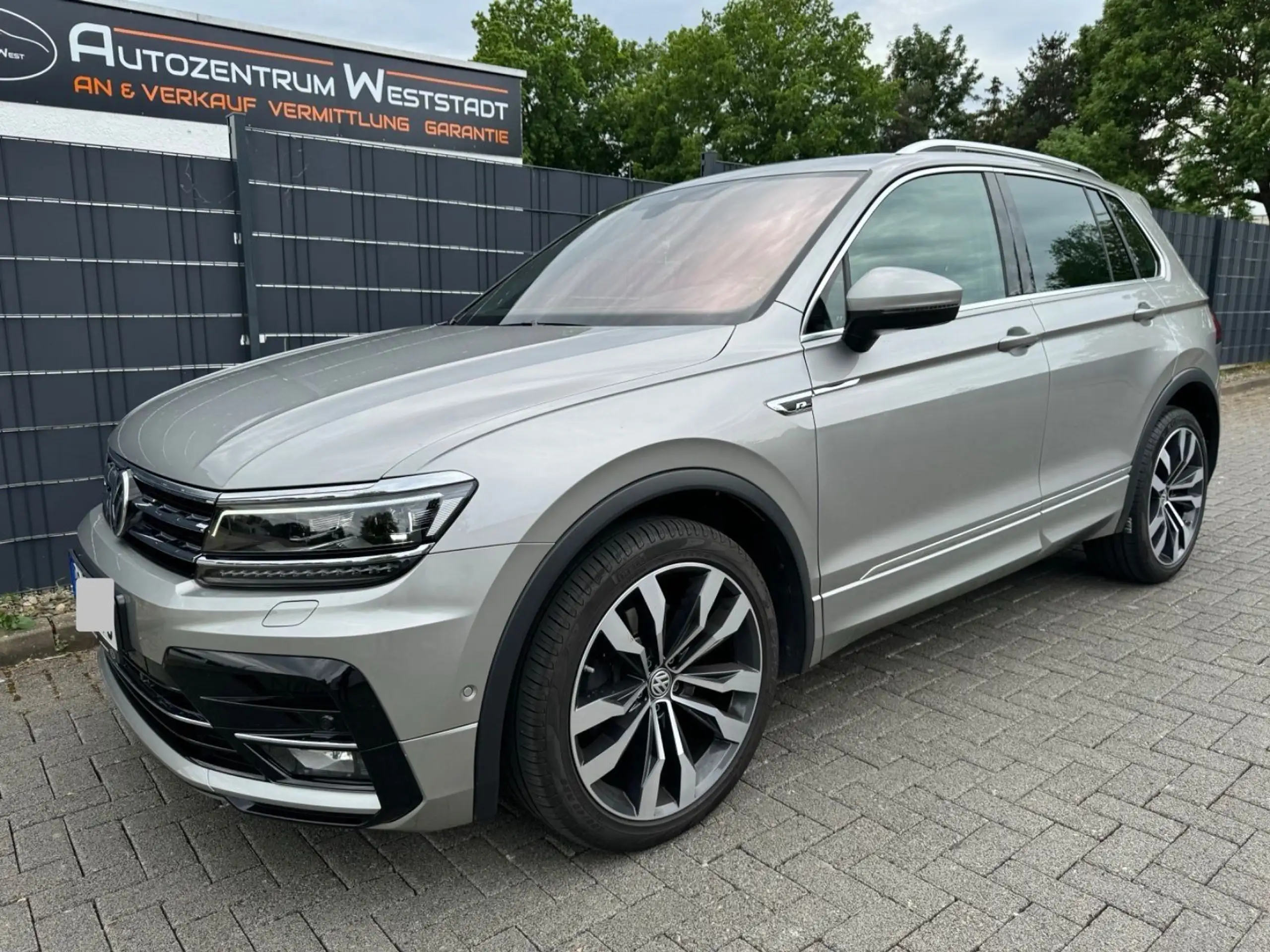 Volkswagen - Tiguan