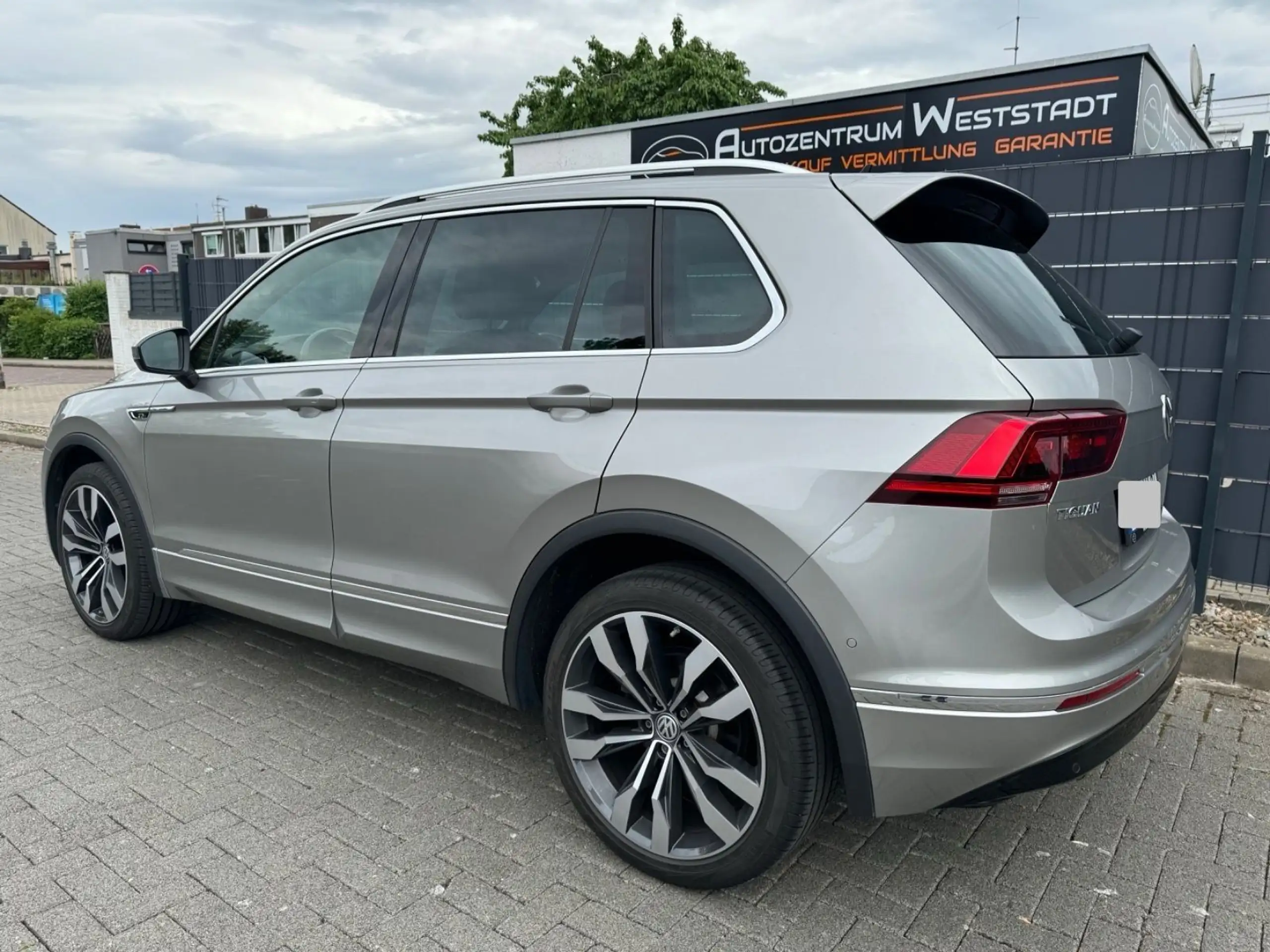 Volkswagen - Tiguan