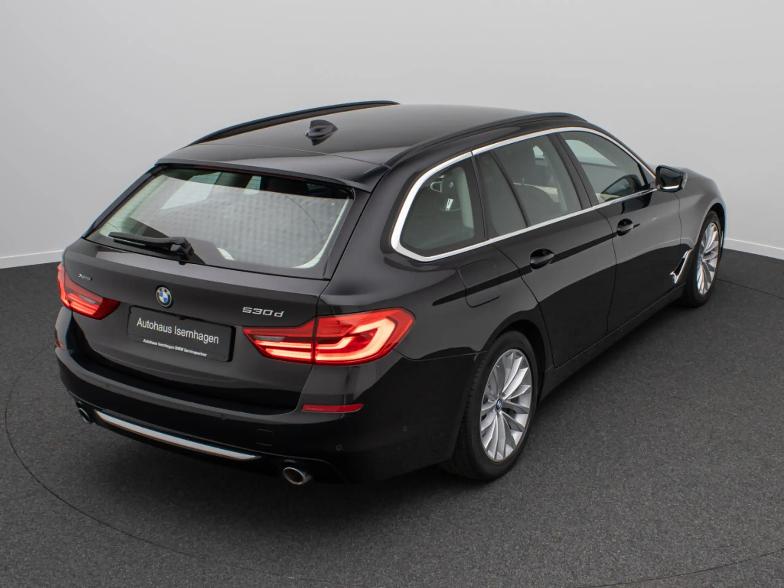 BMW - 530