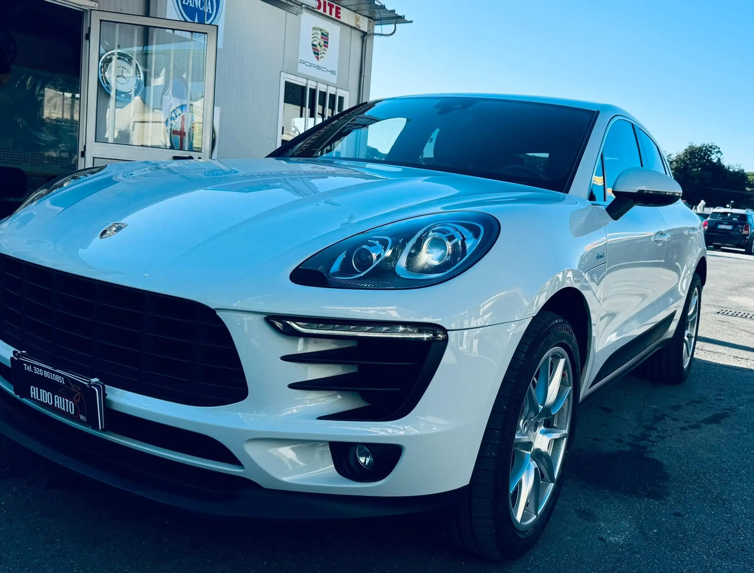 Porsche - Macan