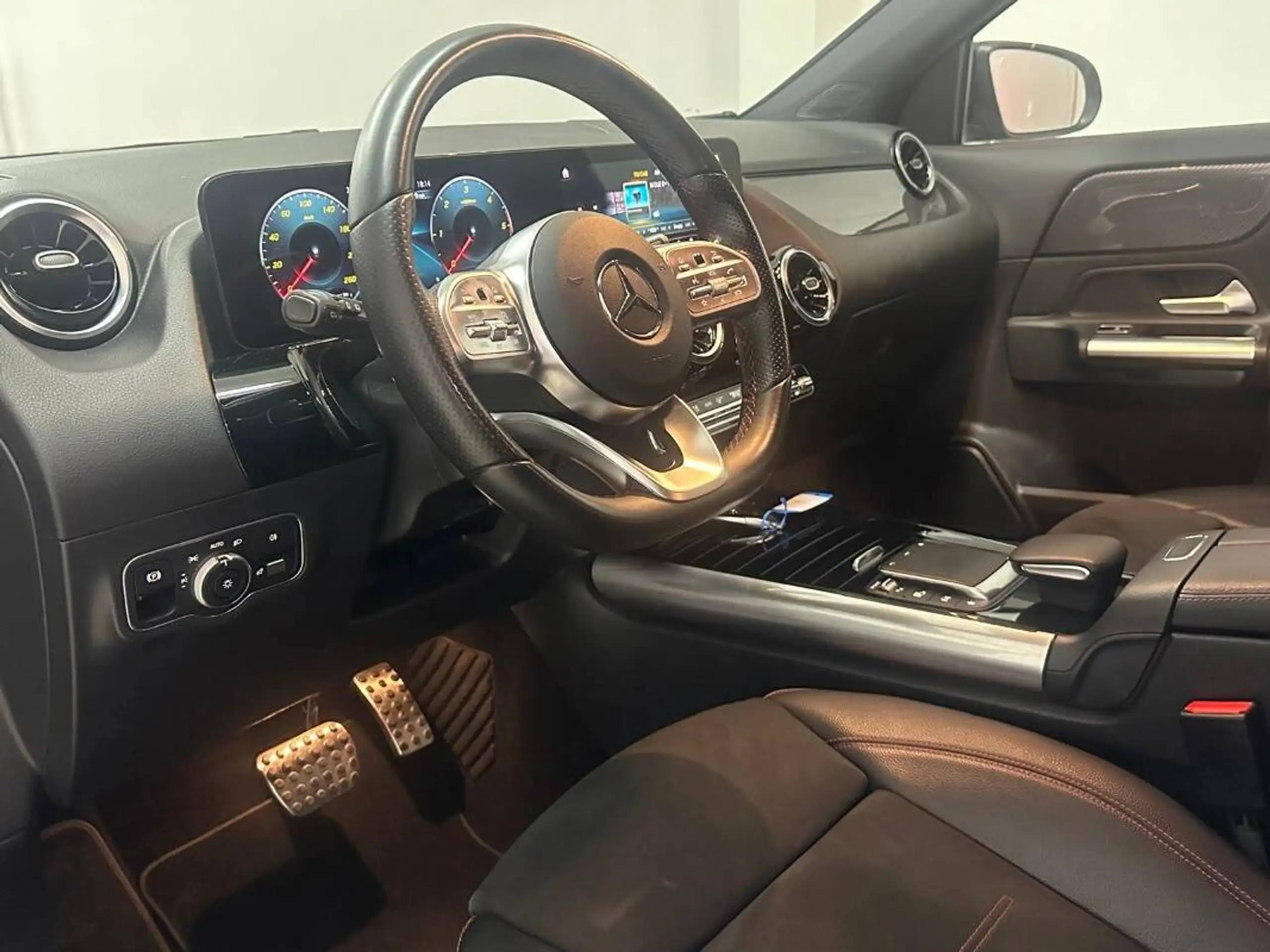 Mercedes-Benz - GLA 200