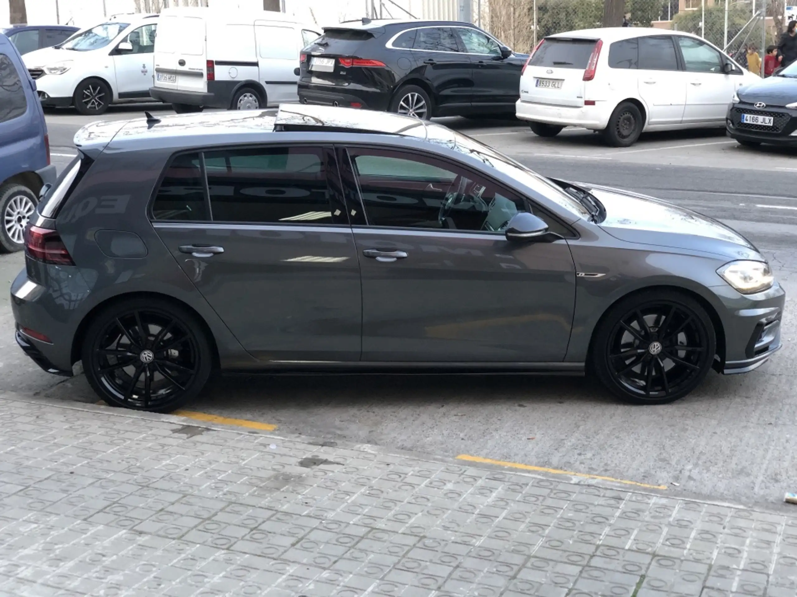 Volkswagen - Golf