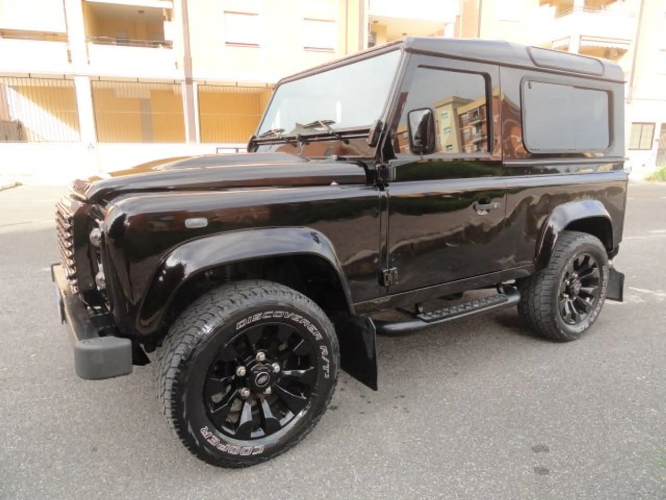 Land Rover - Defender