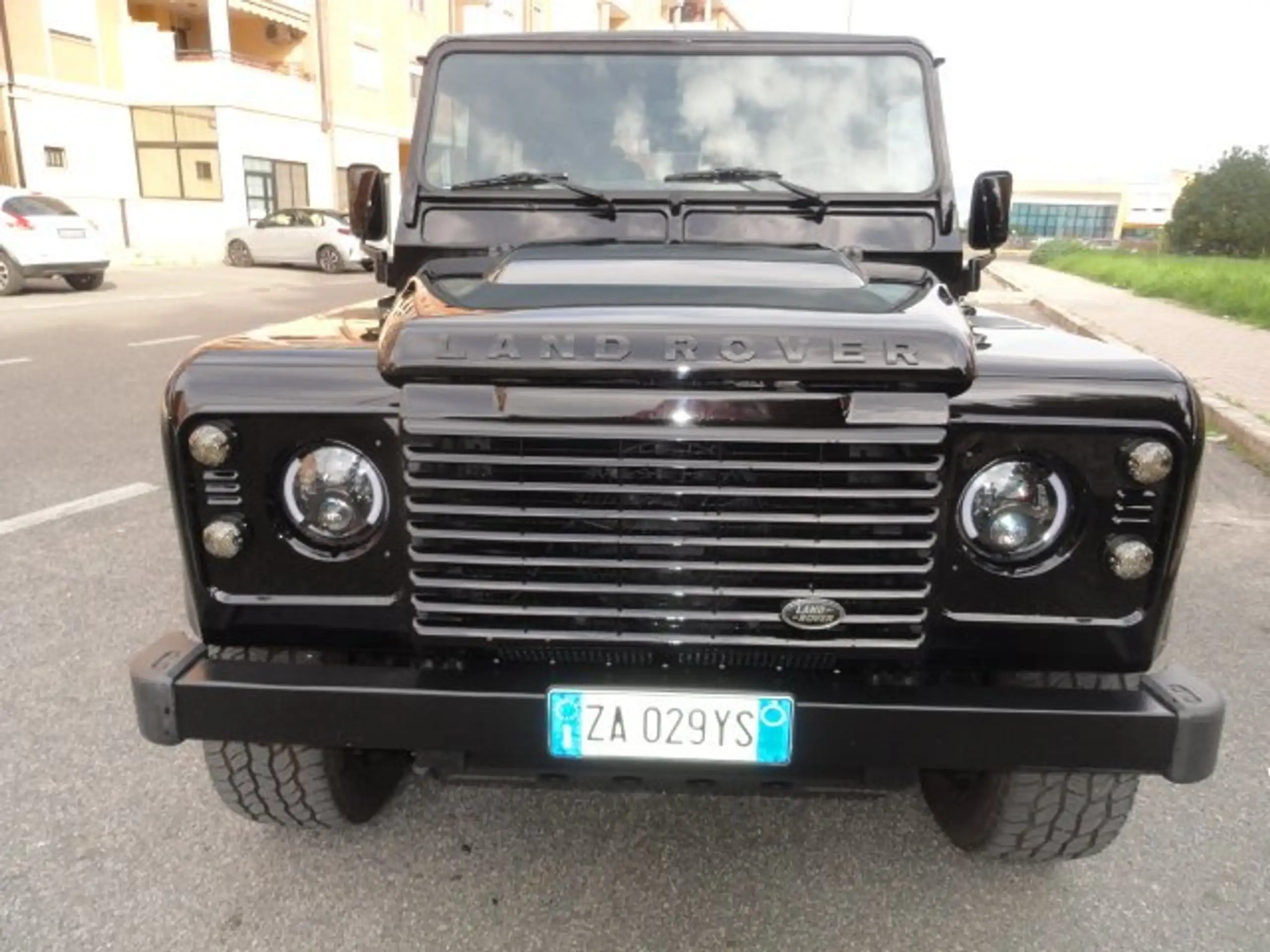 Land Rover - Defender