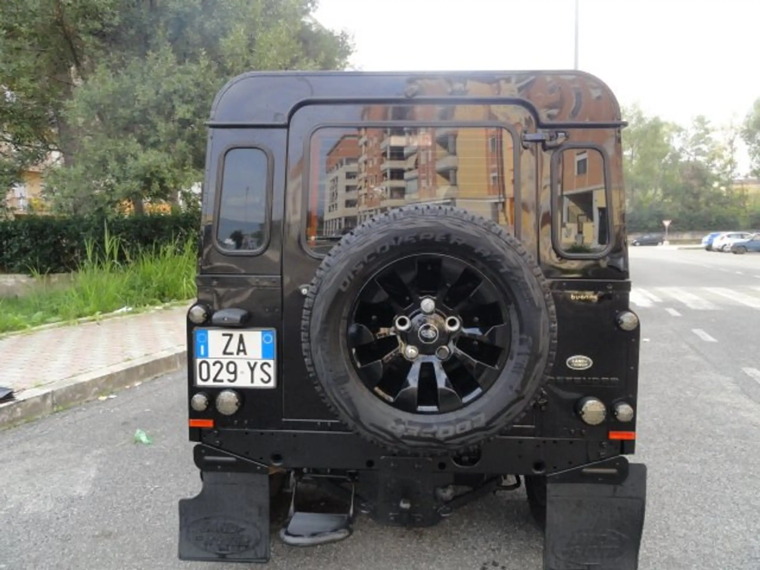 Land Rover - Defender