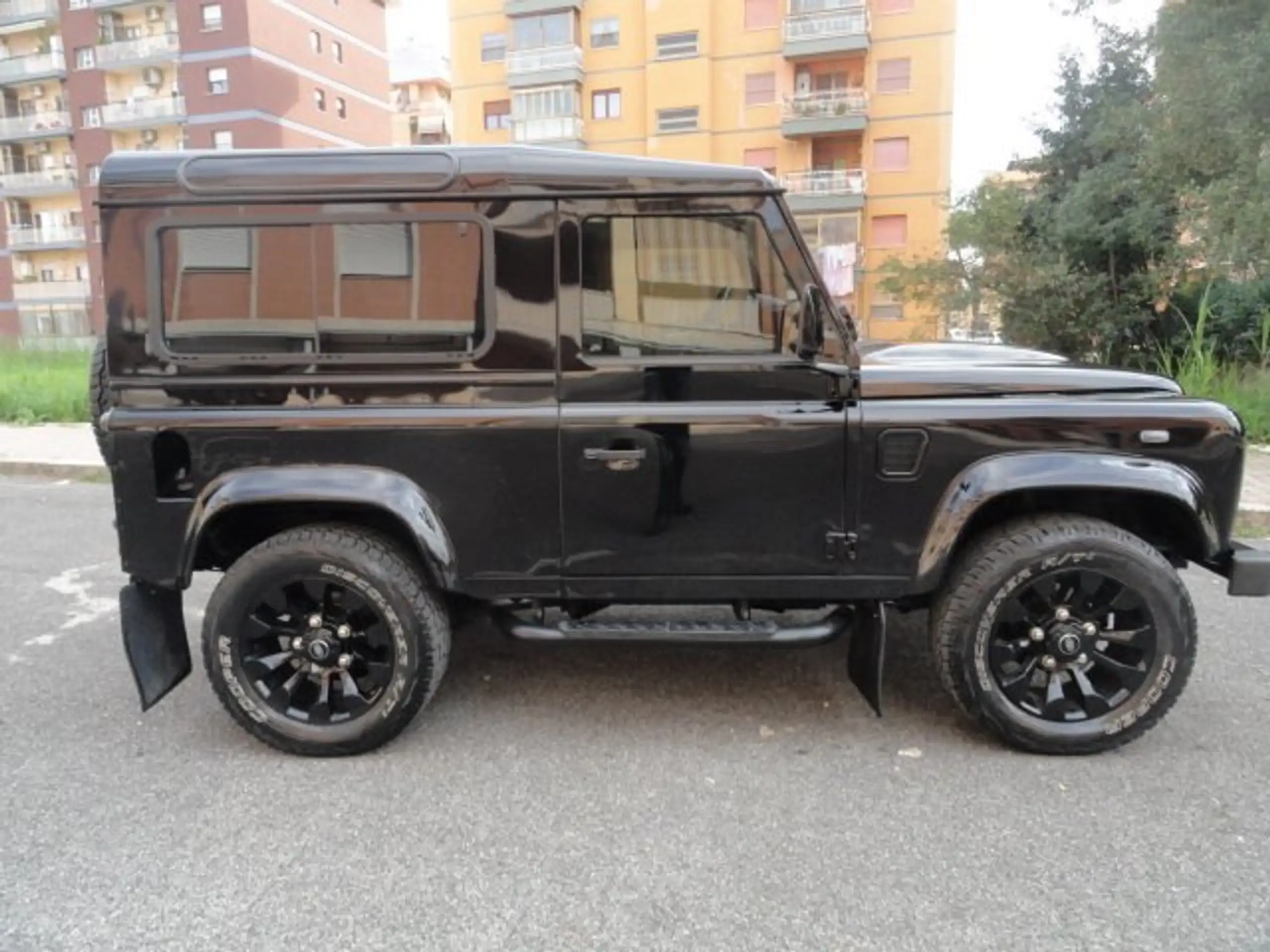 Land Rover - Defender