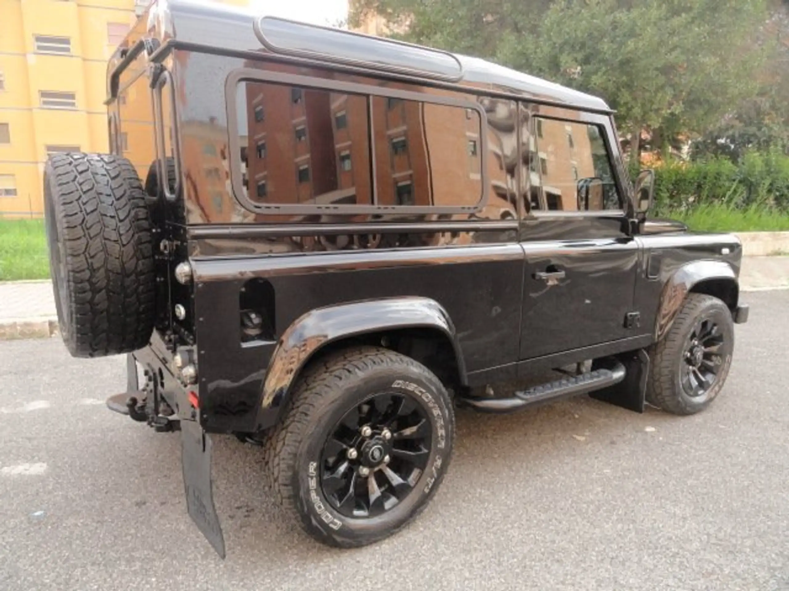 Land Rover - Defender