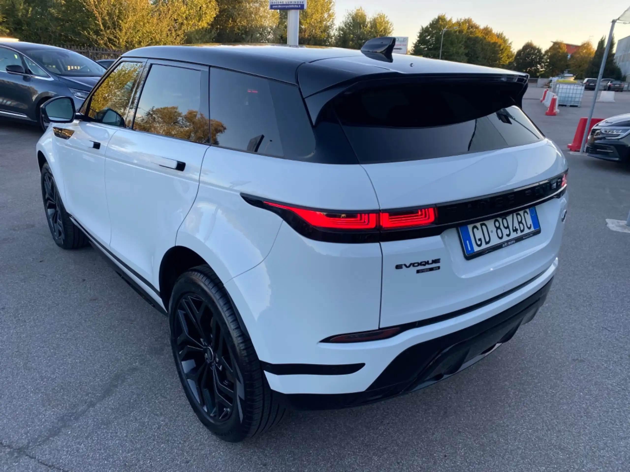 Land Rover - Range Rover Evoque