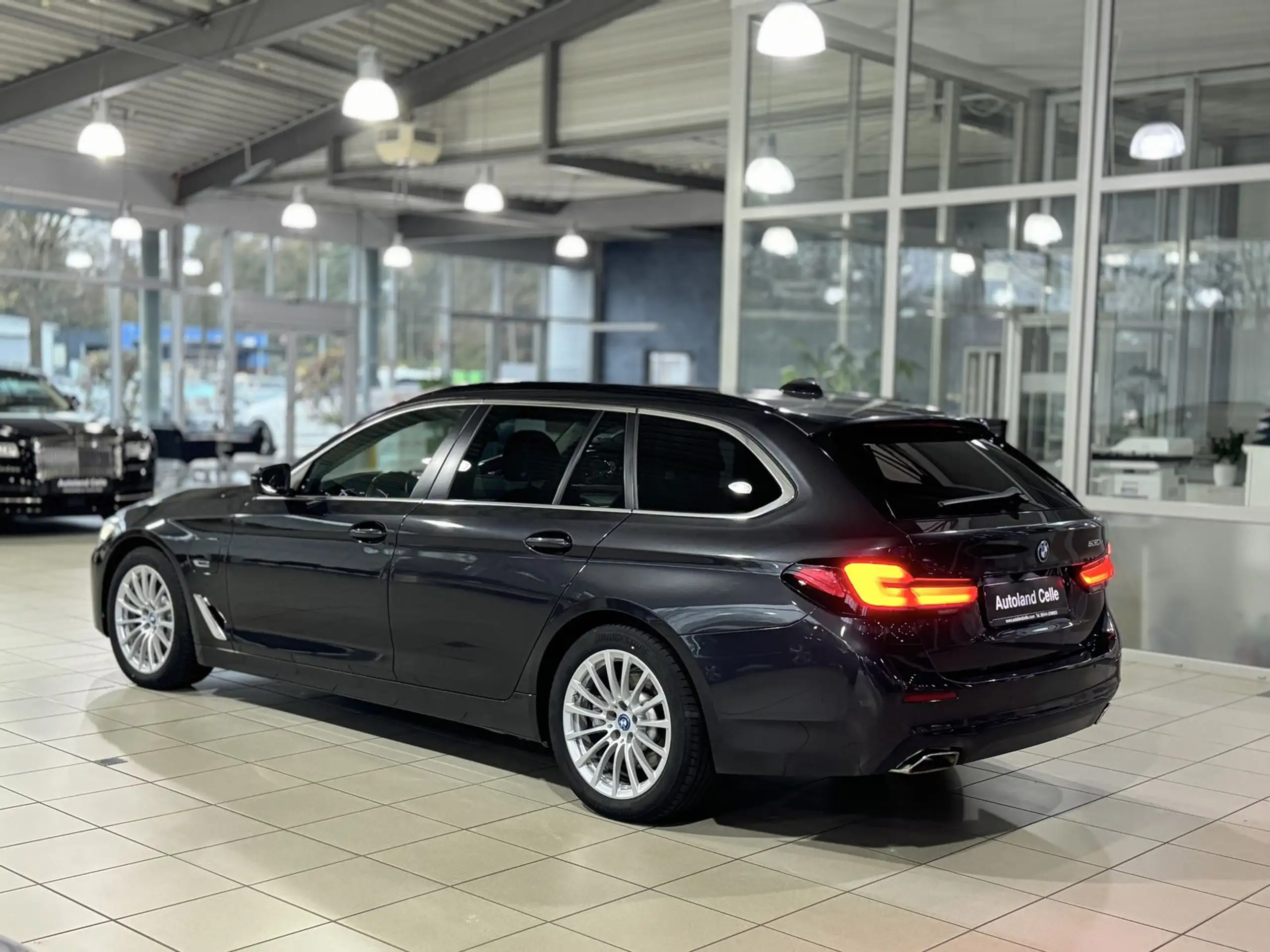 BMW - 530