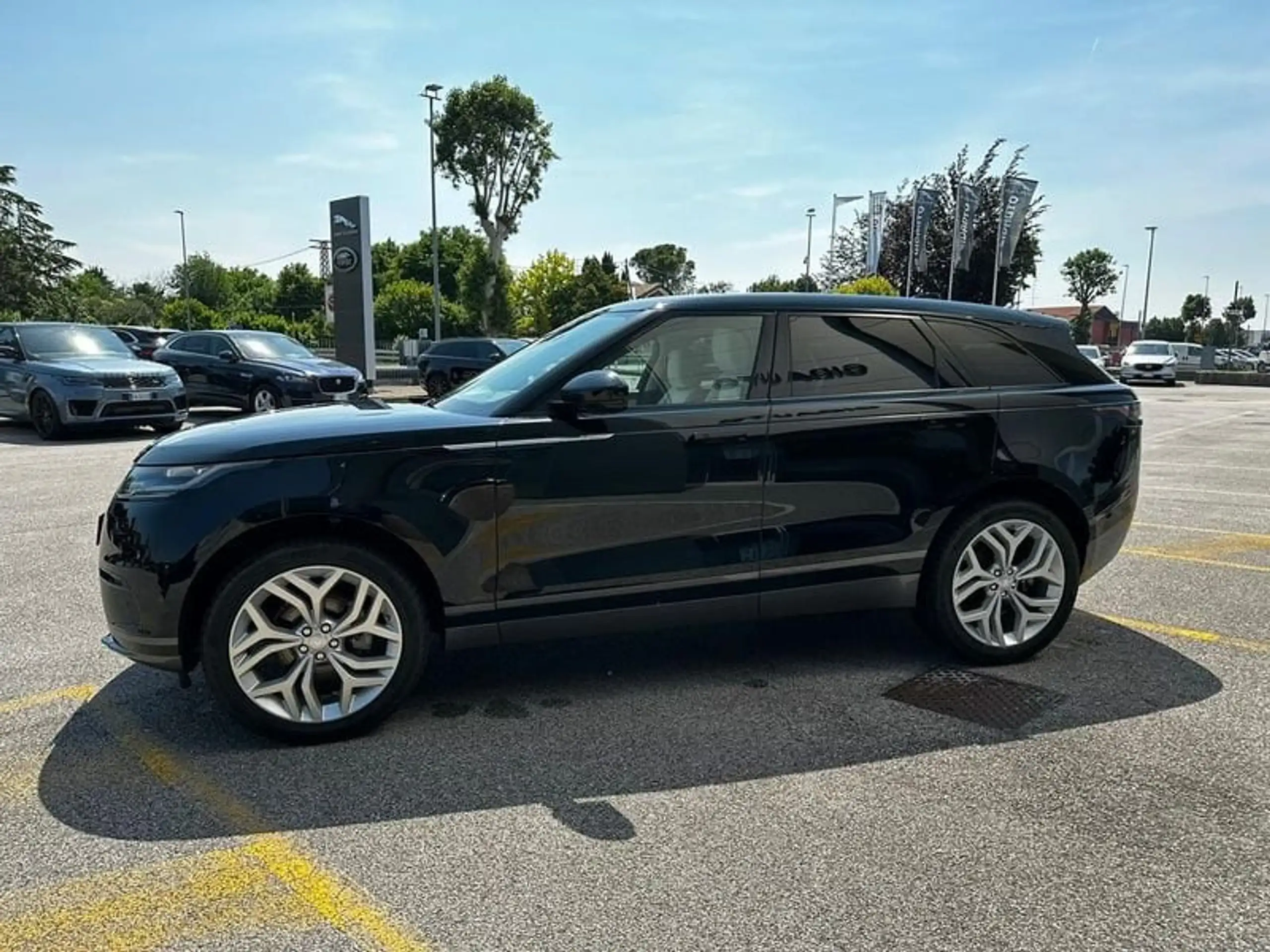 Land Rover - Range Rover Velar