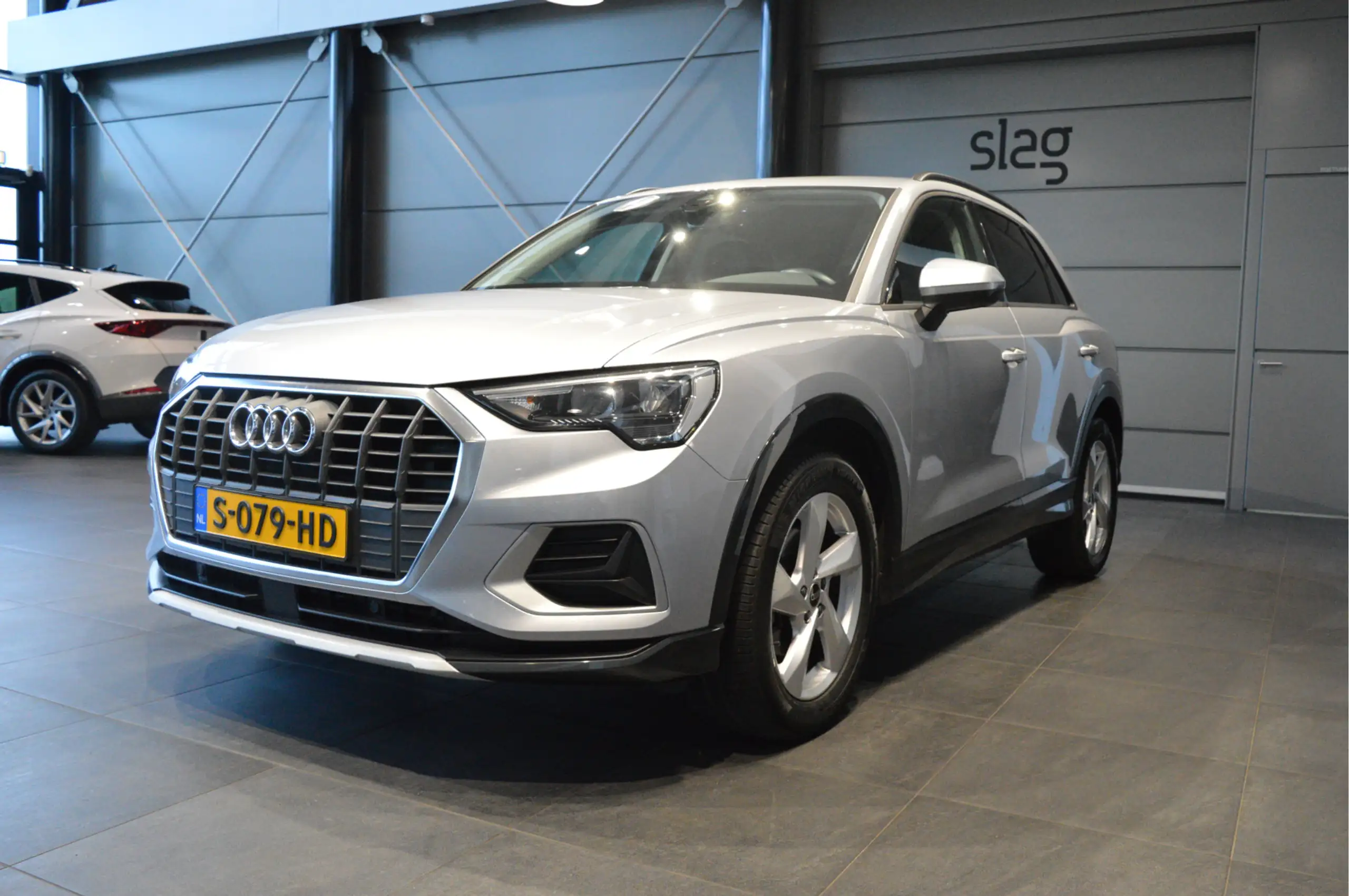 Audi - Q3