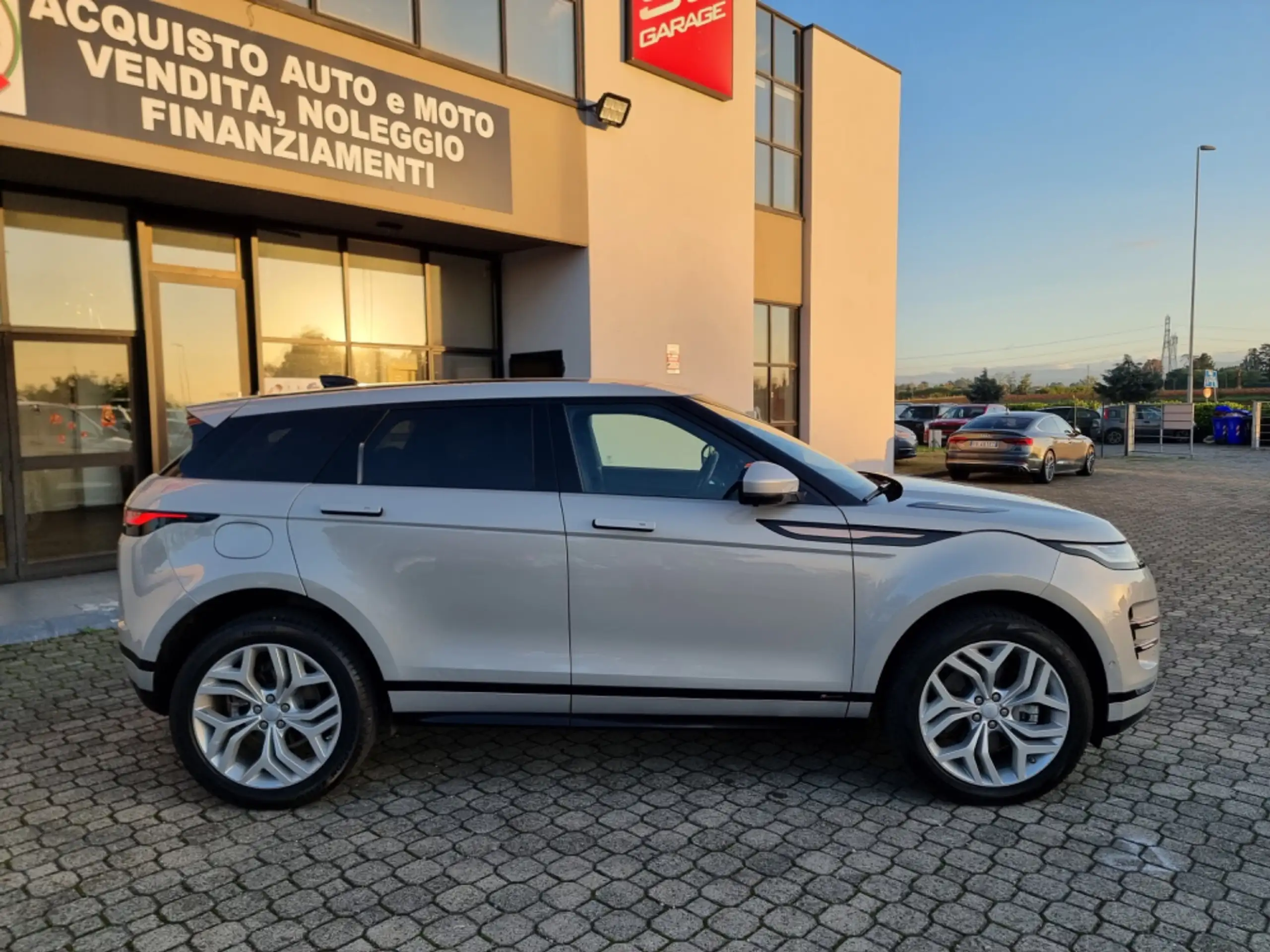 Land Rover - Range Rover Evoque