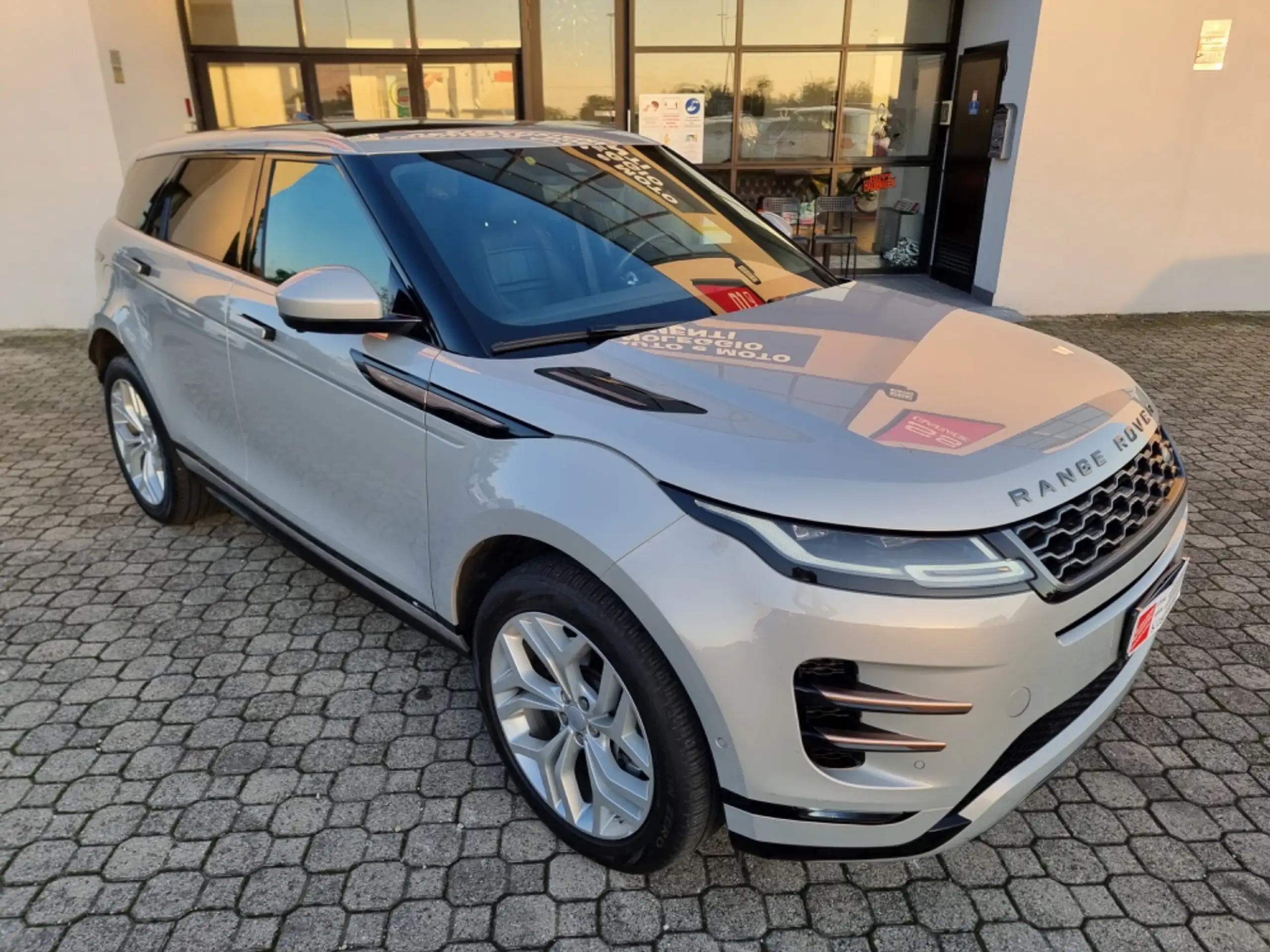 Land Rover - Range Rover Evoque