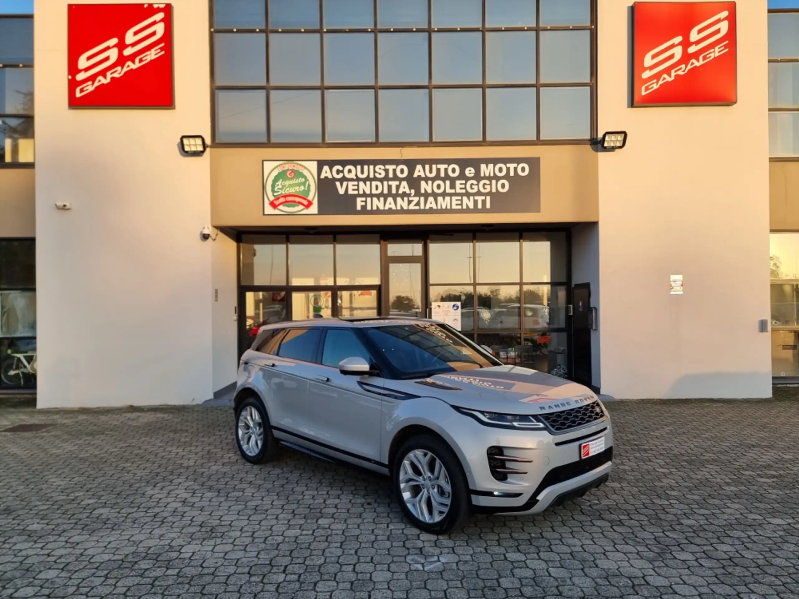 Land Rover - Range Rover Evoque