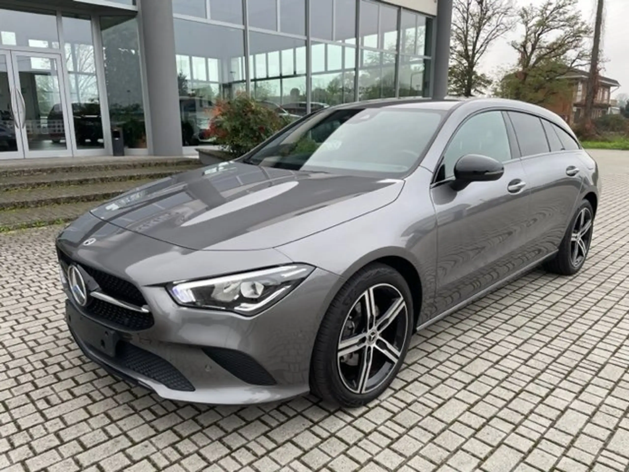 Mercedes-Benz - CLA 180