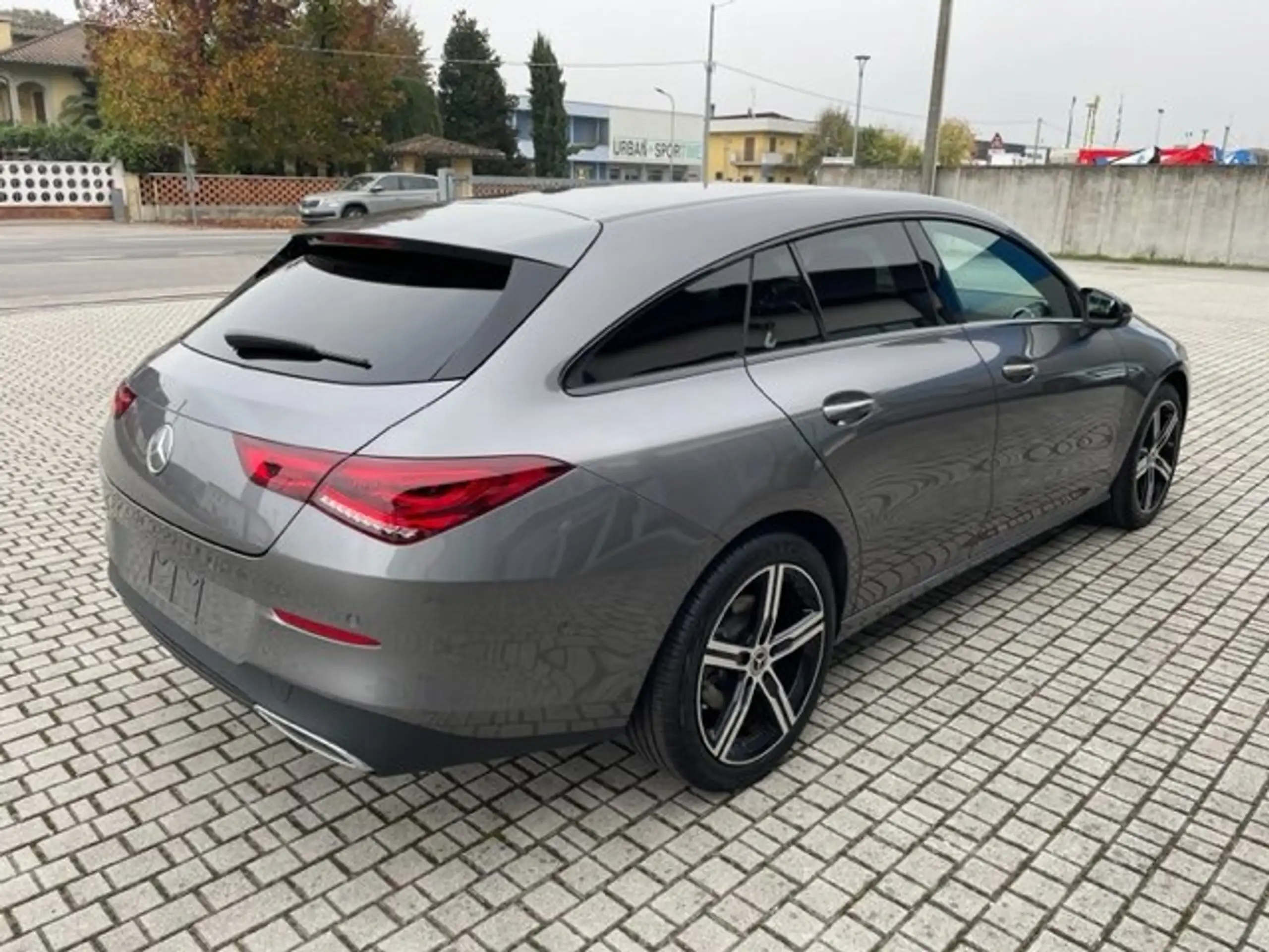 Mercedes-Benz - CLA 180