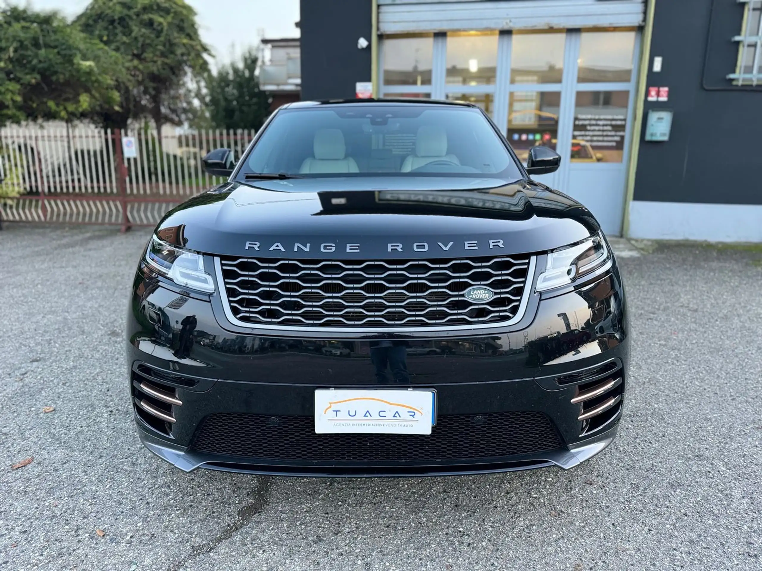 Land Rover - Range Rover Velar