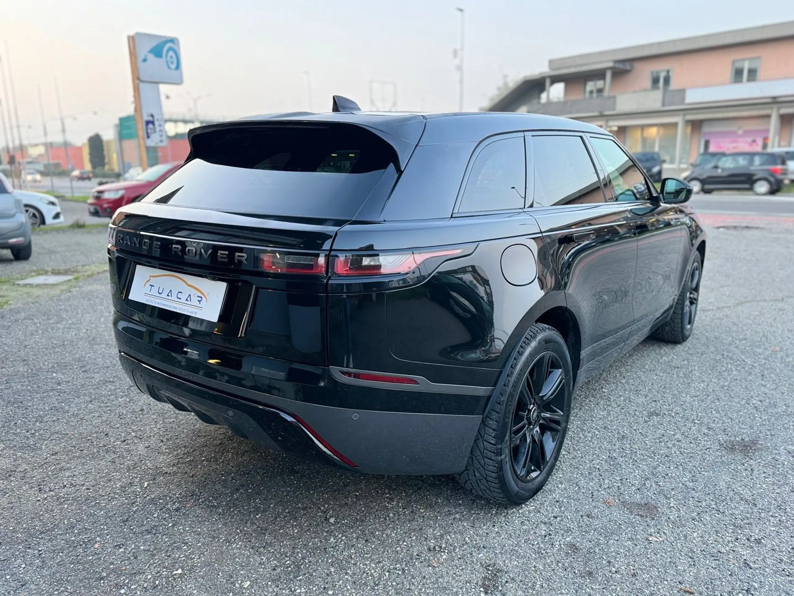 Land Rover - Range Rover Velar